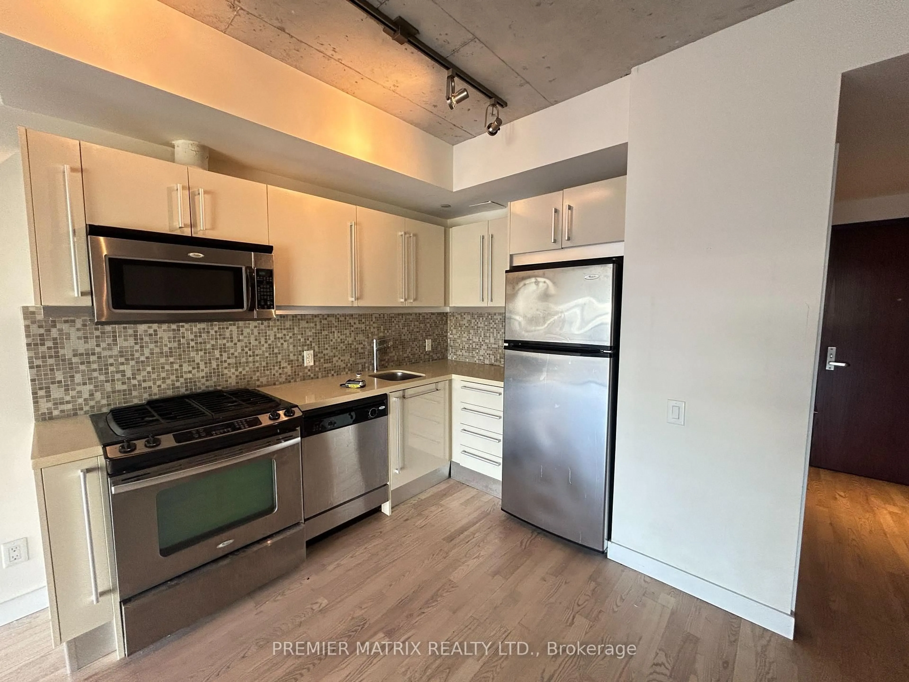 Standard kitchen, unknown for 25 Oxley St #803, Toronto Ontario M5V 2J5