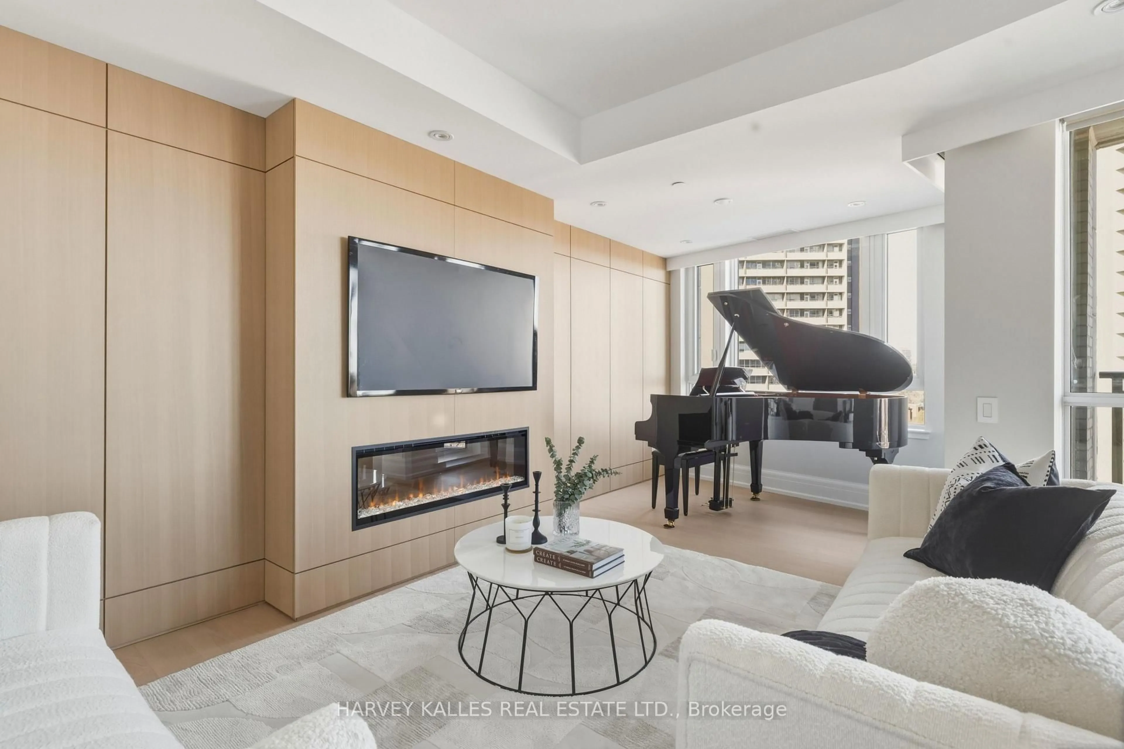 Living room with furniture, unknown for 181 Davenport Rd #808, Toronto Ontario M5R 1J1