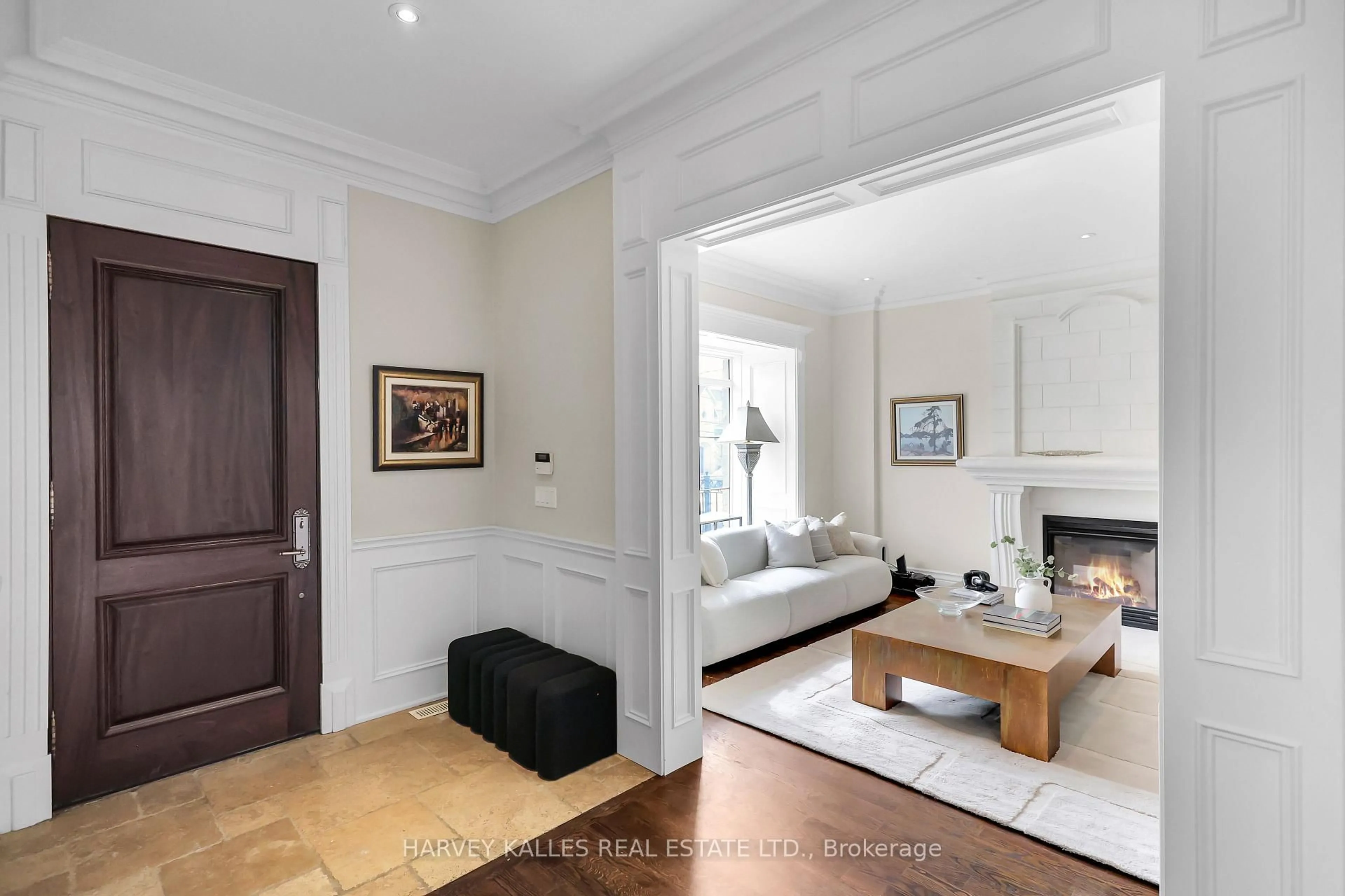 Indoor foyer for 76 Dunblaine Ave, Toronto Ontario M5M 2S1