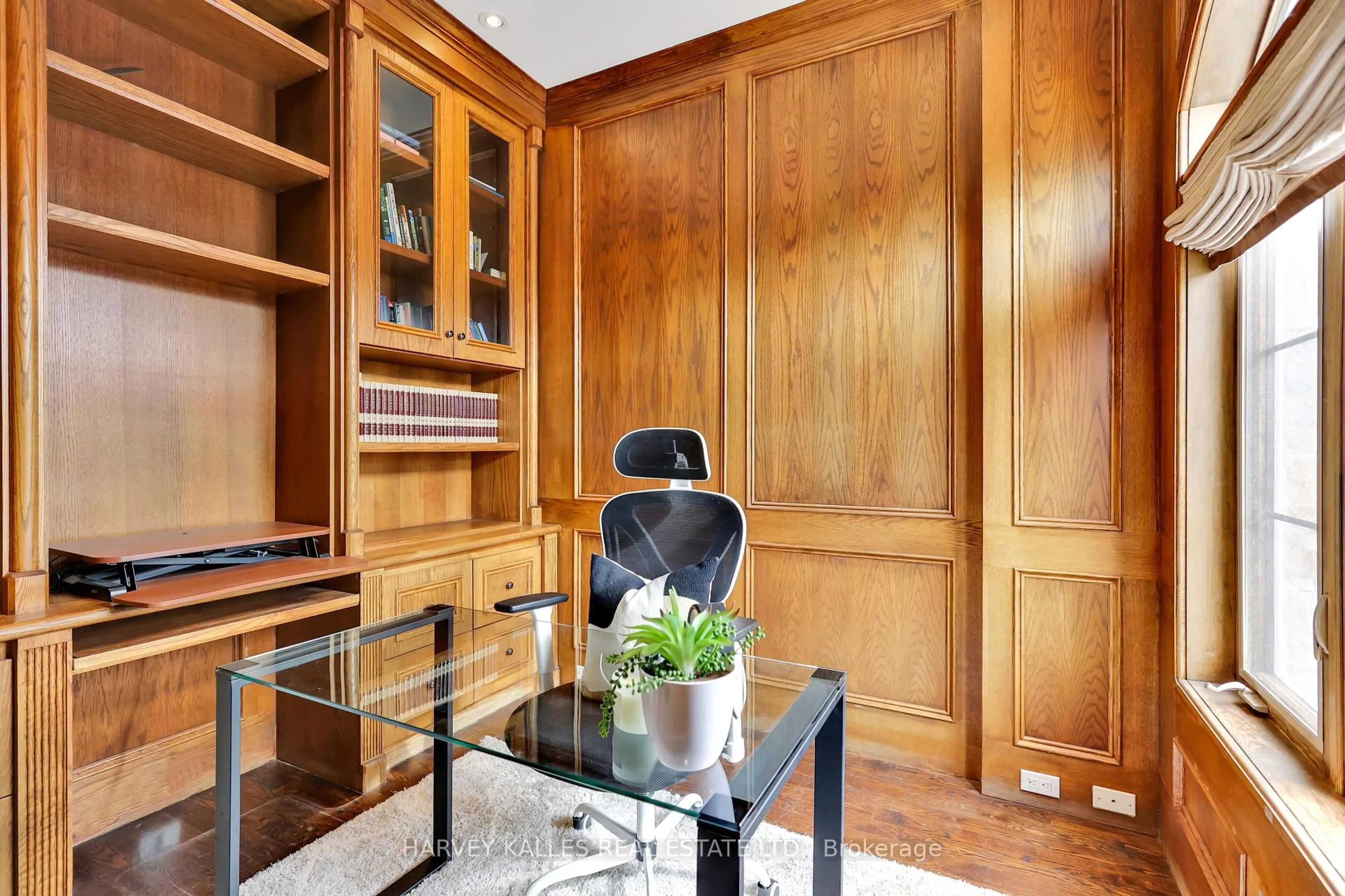 Indoor foyer for 76 Dunblaine Ave, Toronto Ontario M5M 2S1