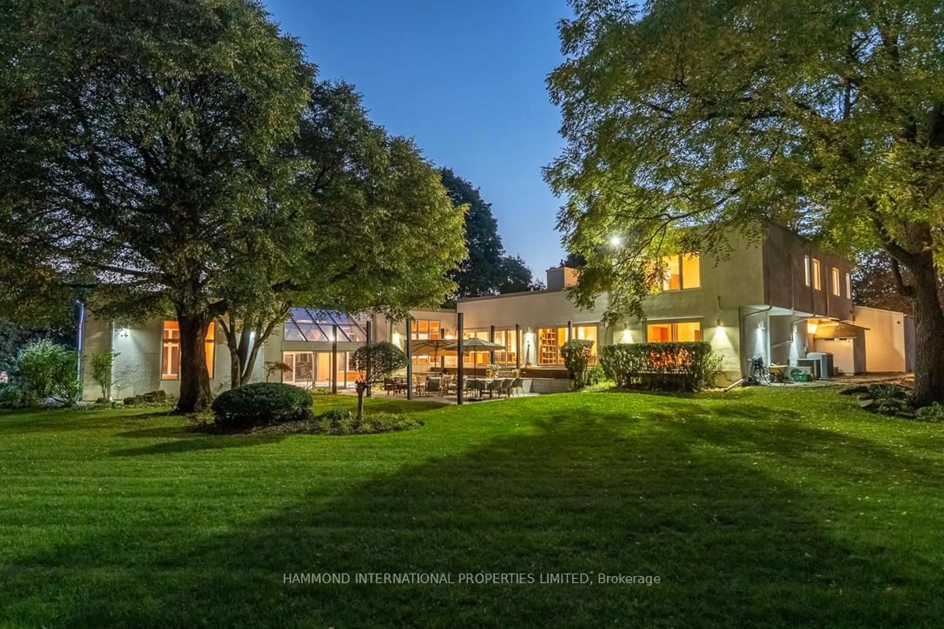 A pic from outside/outdoor area/front of a property/back of a property/a pic from drone, unknown for 3 Bluejay Pl, Toronto Ontario M3B 1V8