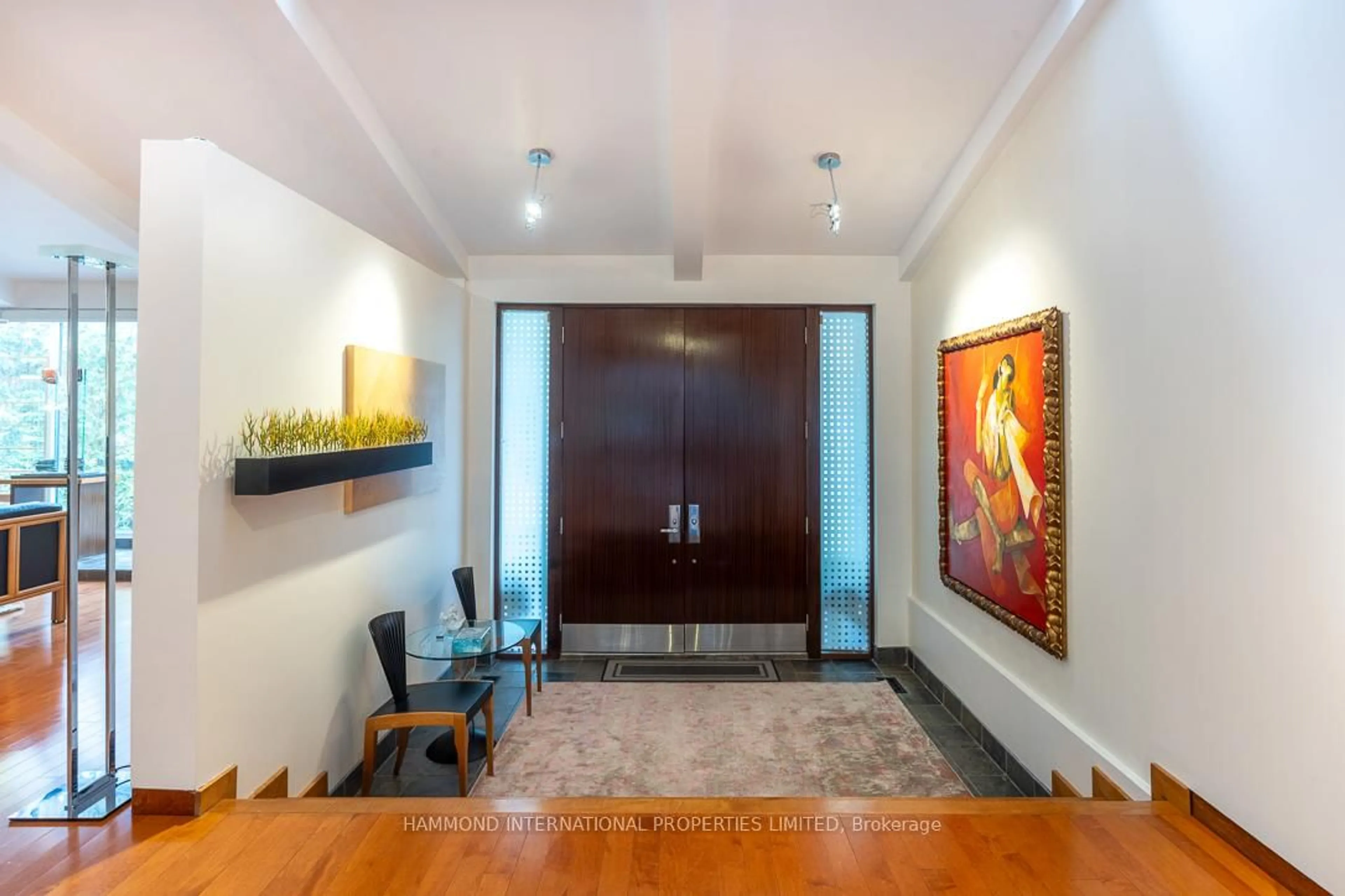 Indoor foyer for 3 Bluejay Pl, Toronto Ontario M3B 1V8