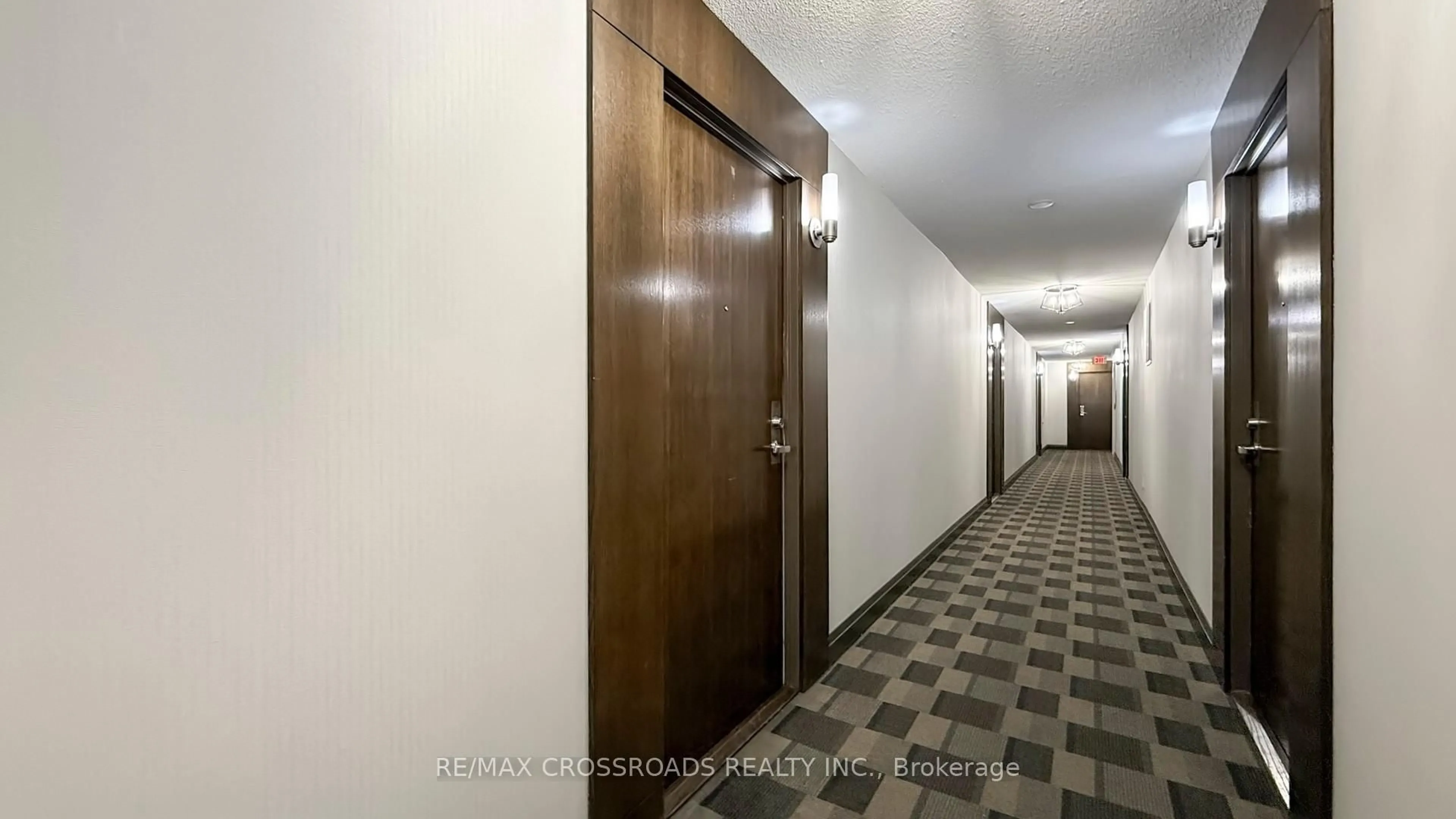 Indoor foyer for 35 Hollywood Ave #702, Toronto Ontario M2N 0A9