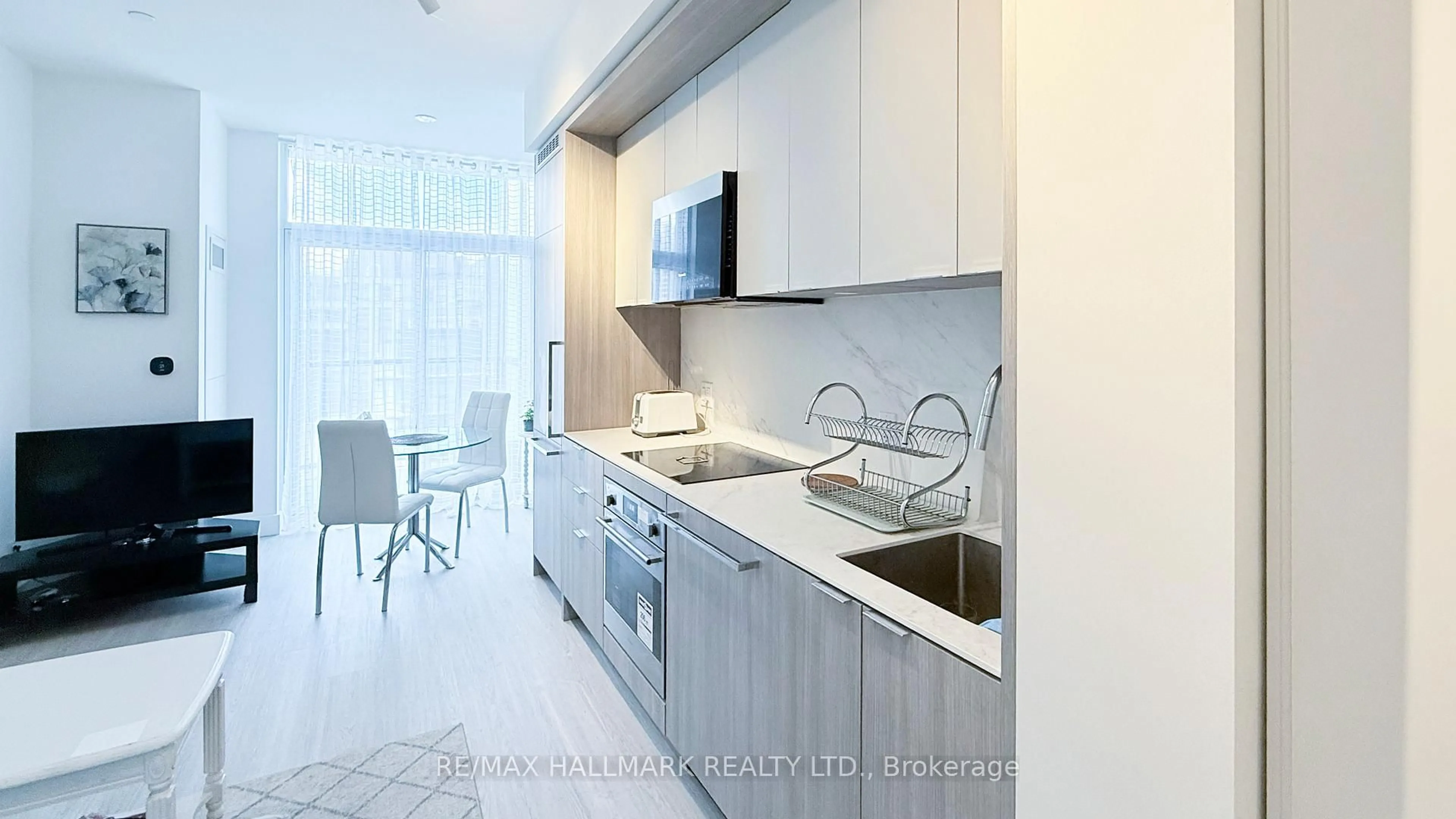 Standard kitchen, ceramic/tile floor for 6 Greenbriar Rd #708, Toronto Ontario M2K 0H6