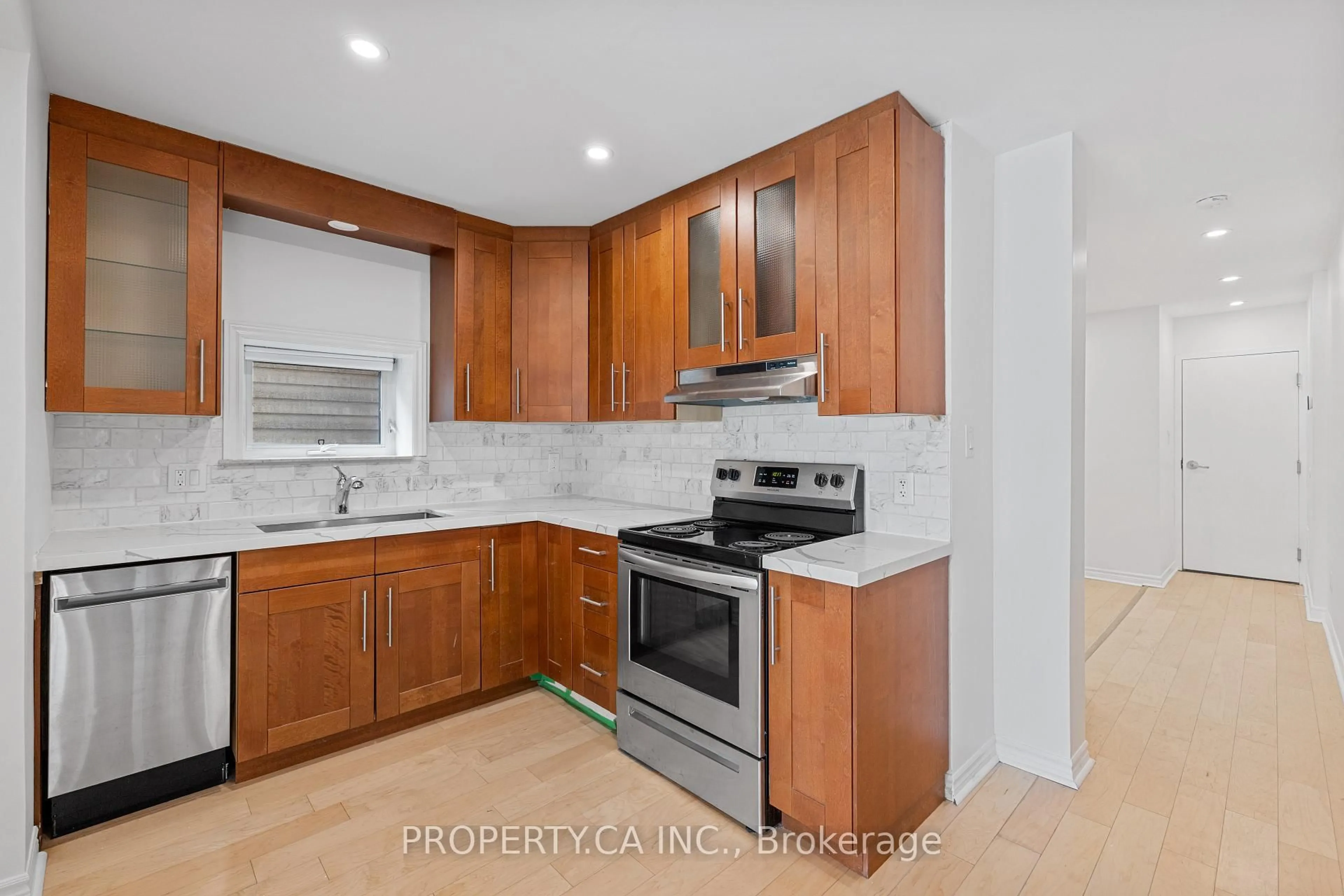 Standard kitchen, unknown for 679 Vaughan Rd, Toronto Ontario M6E 2Y7