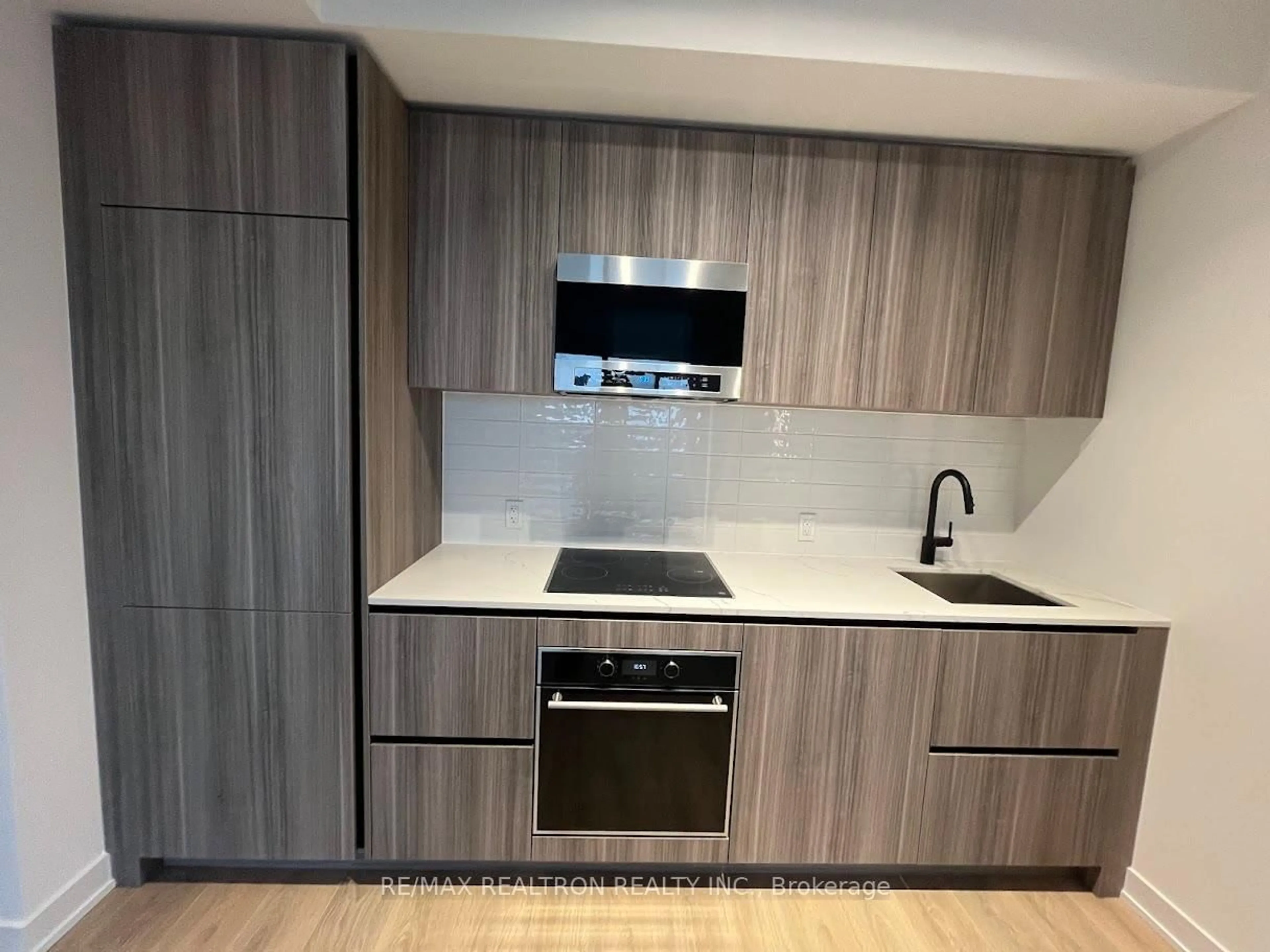 Standard kitchen, unknown for 117 Broadway Ave #1709, Toronto Ontario M4P 1V3