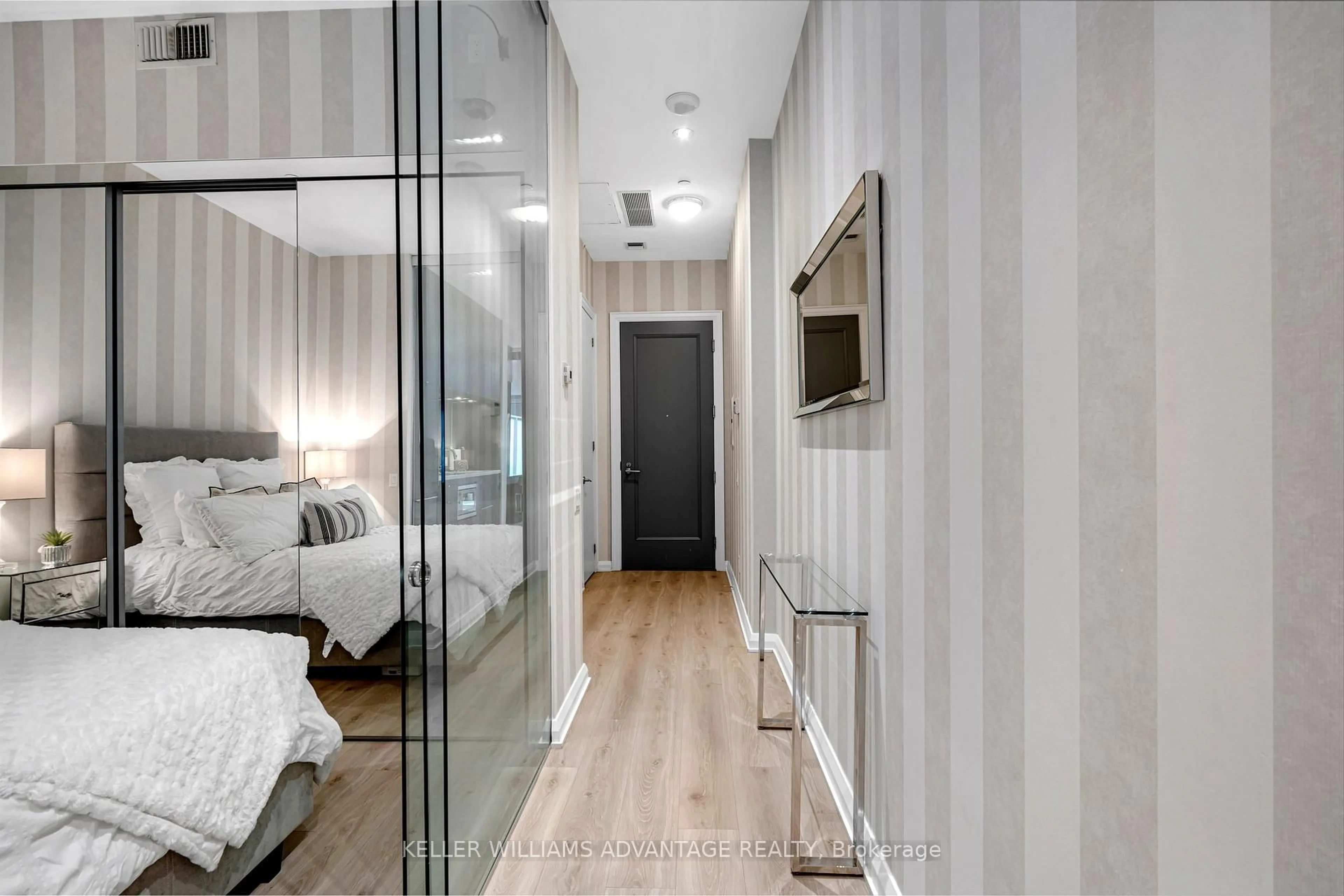 Unknown for 155 Yorkville Ave #304, Toronto Ontario M5R 1C4