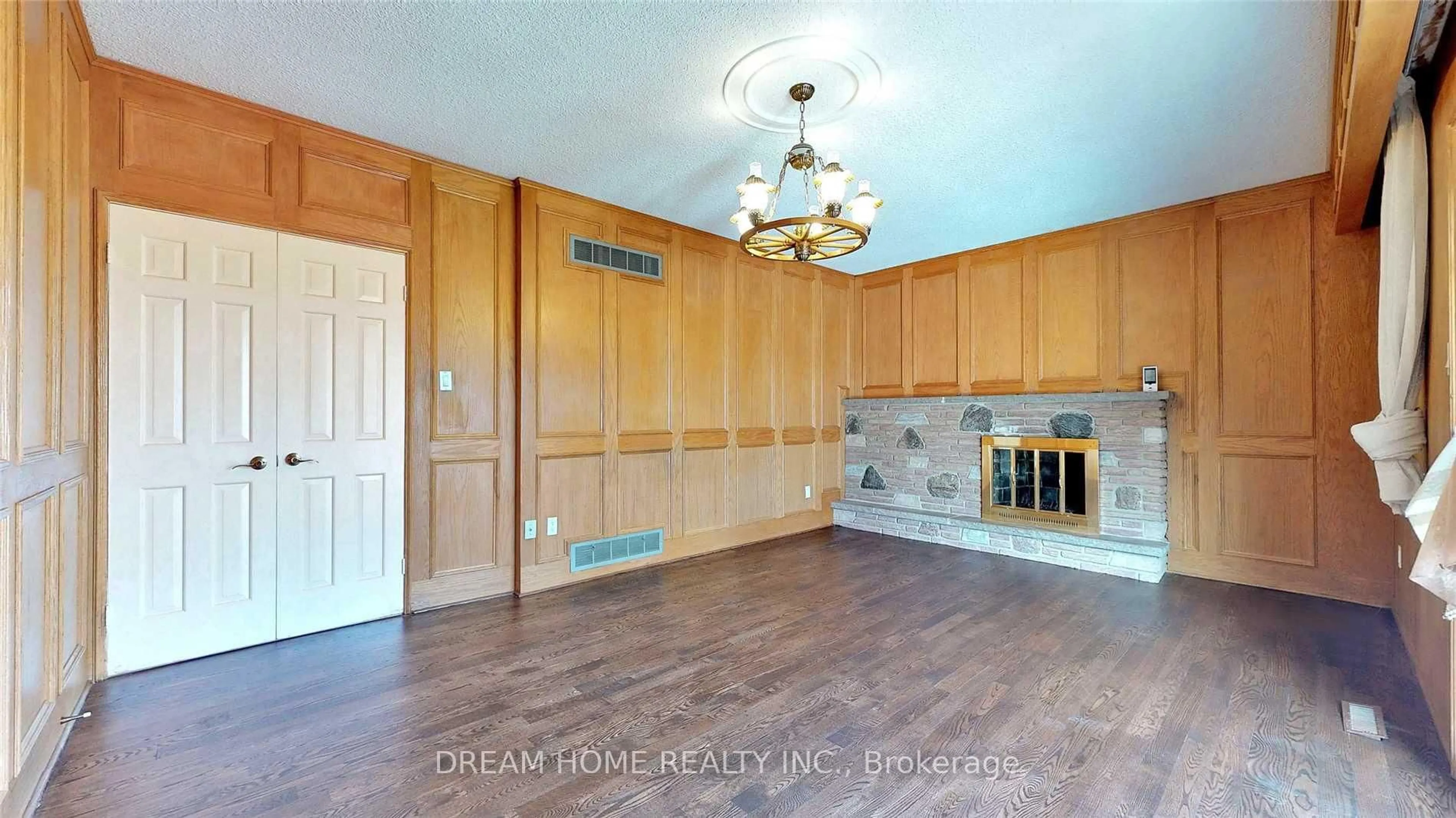 A pic of a room for 105 Page Ave, Toronto Ontario M2K 2B8