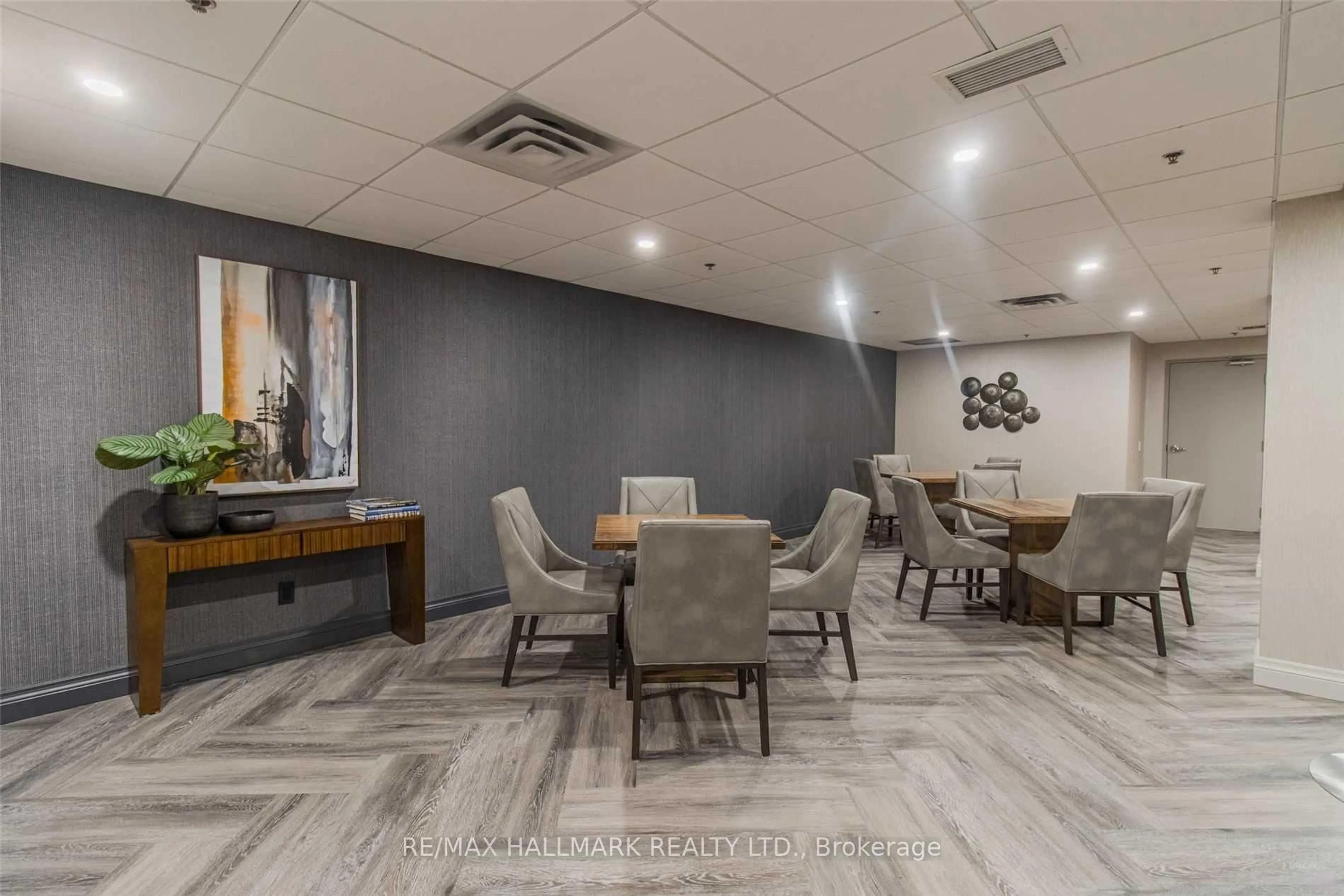 Dining room, unknown for 1 Leaside Park Dr, Toronto Ontario M4H 1R1