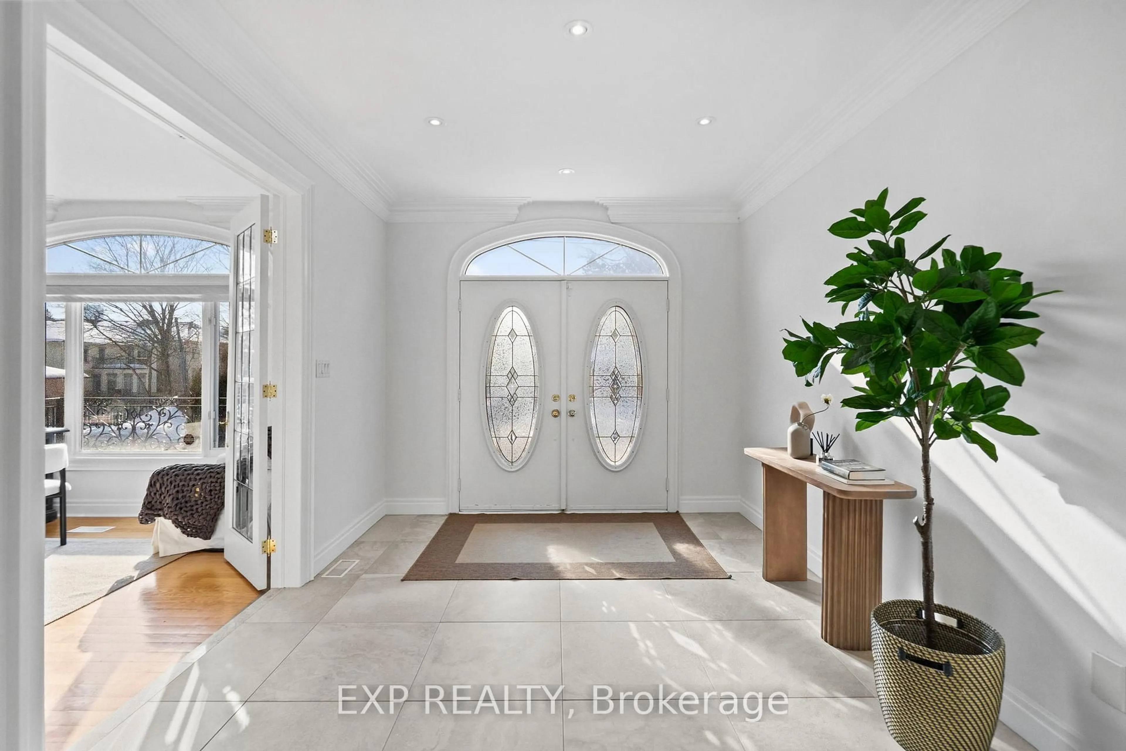Indoor entryway for 185 Wilfred Ave, Toronto Ontario M2N 5C8