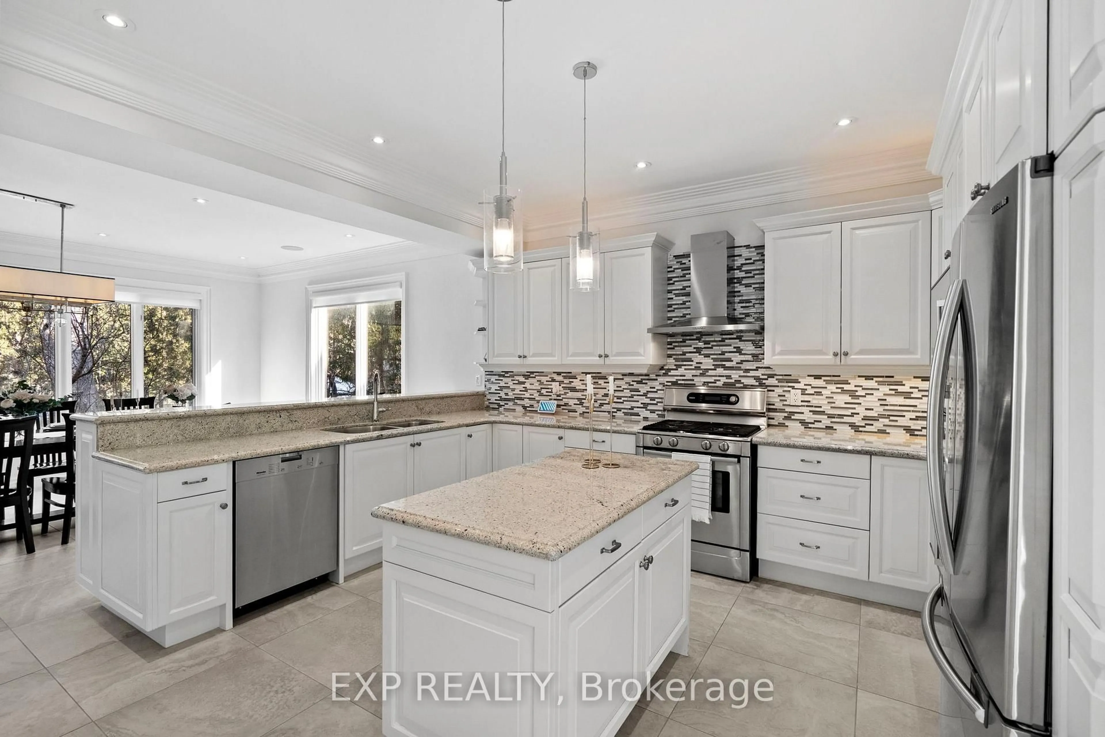 Open concept kitchen, ceramic/tile floor for 185 Wilfred Ave, Toronto Ontario M2N 5C8