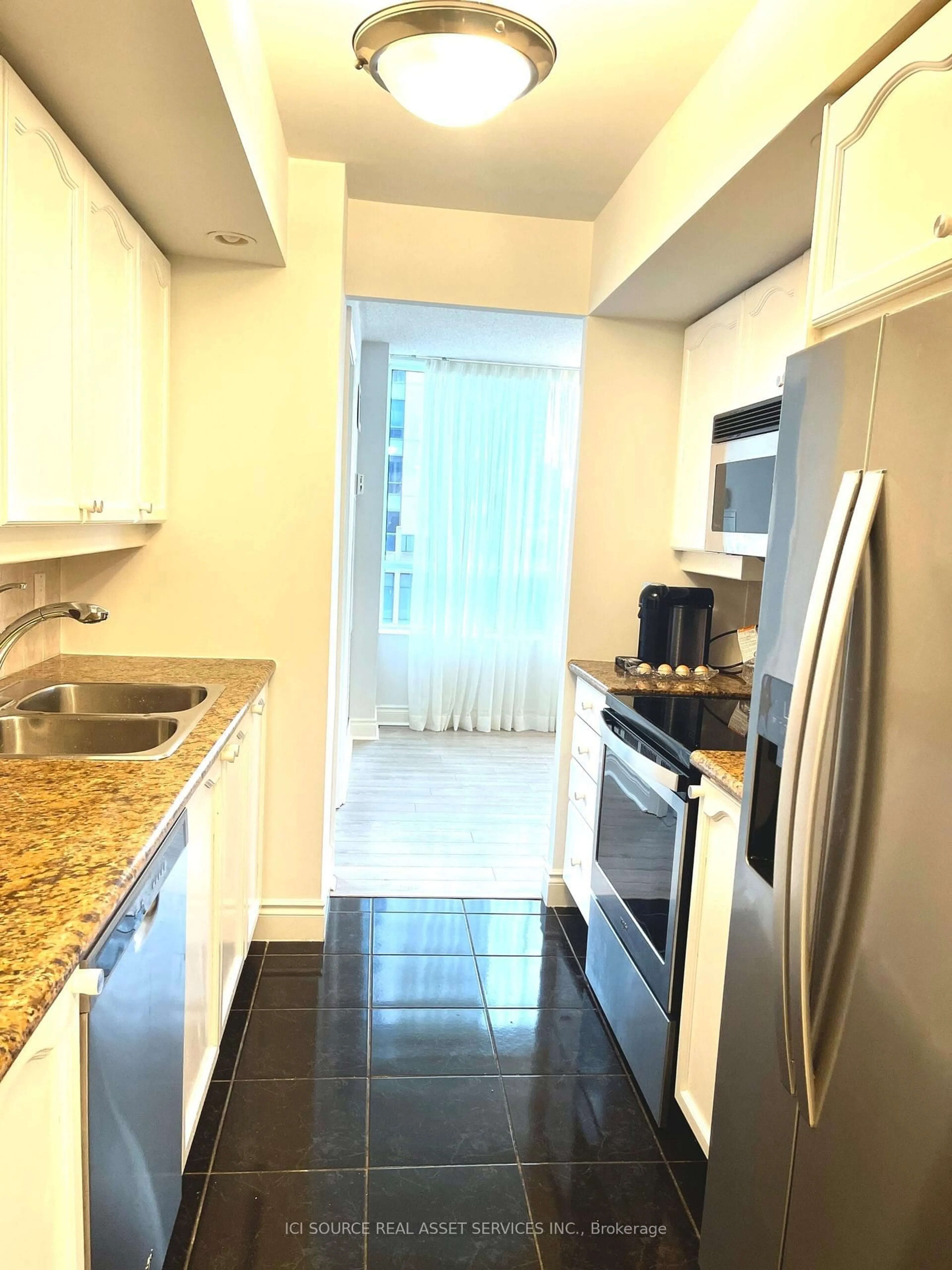 Standard kitchen, ceramic/tile floor for 15 Northtown Way #519, Toronto Ontario M2N 7A2
