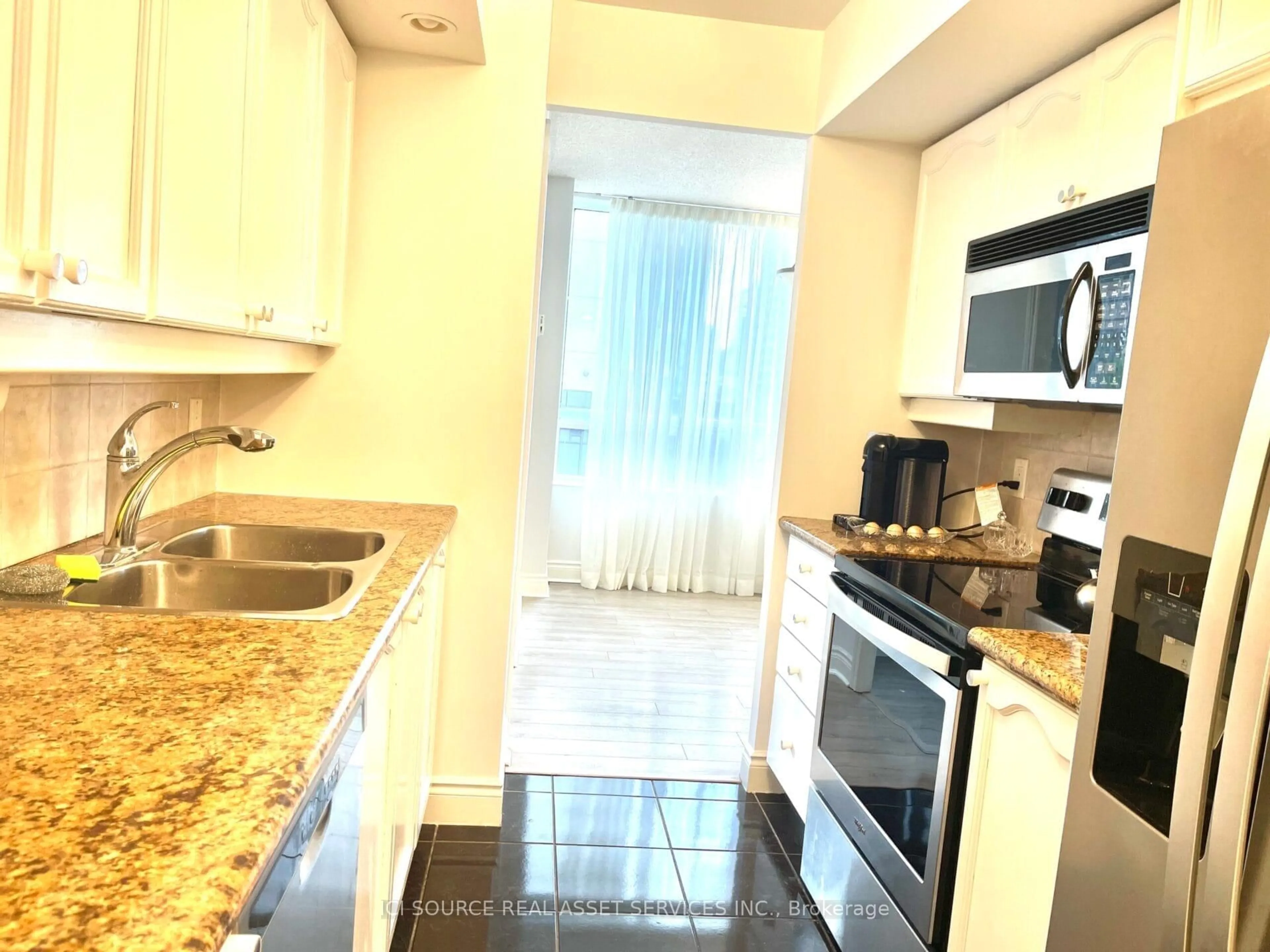 Standard kitchen, ceramic/tile floor for 15 Northtown Way #519, Toronto Ontario M2N 7A2