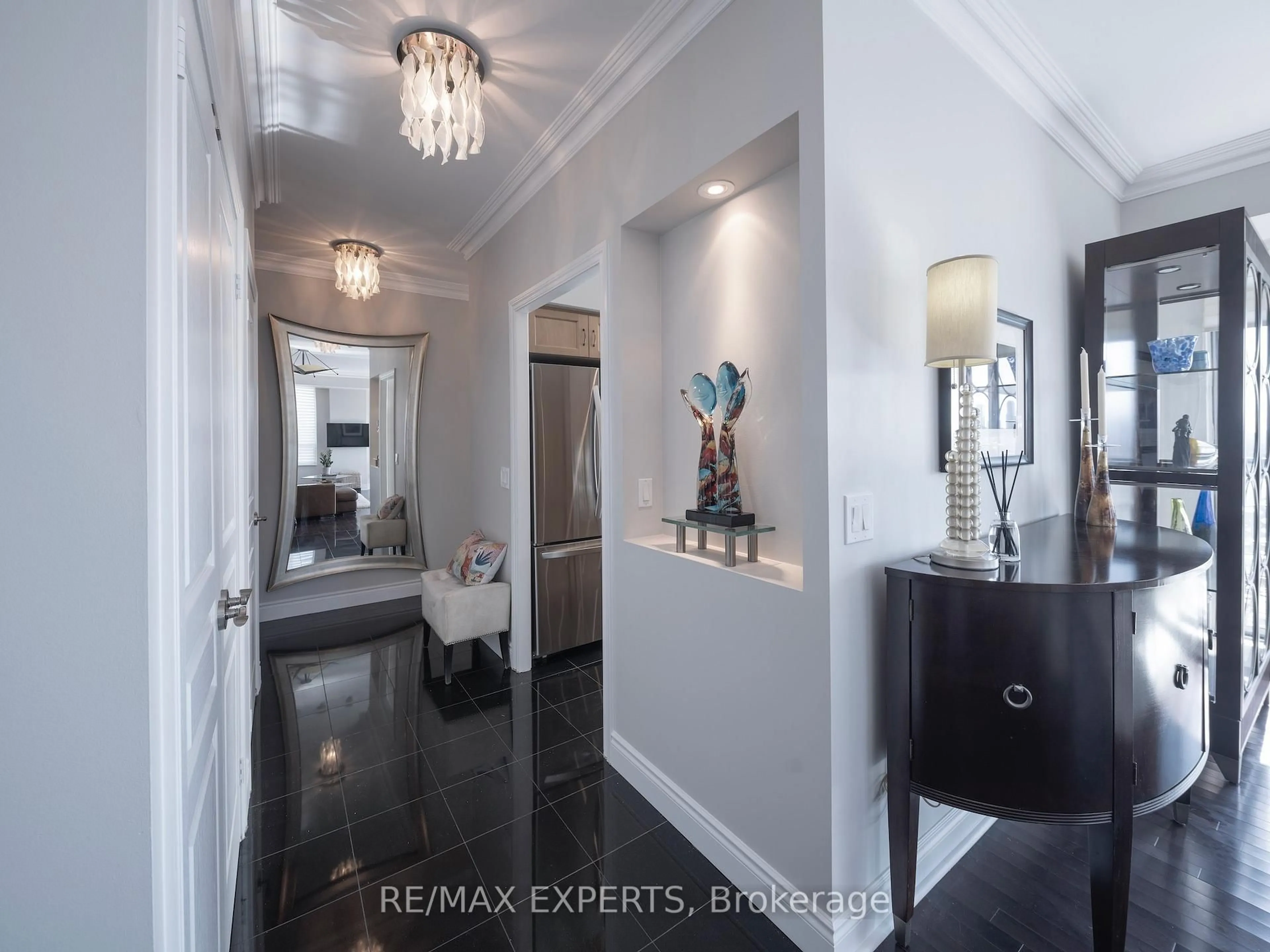 Indoor entryway for 319 Merton St #1008, Toronto Ontario M4S 1A5