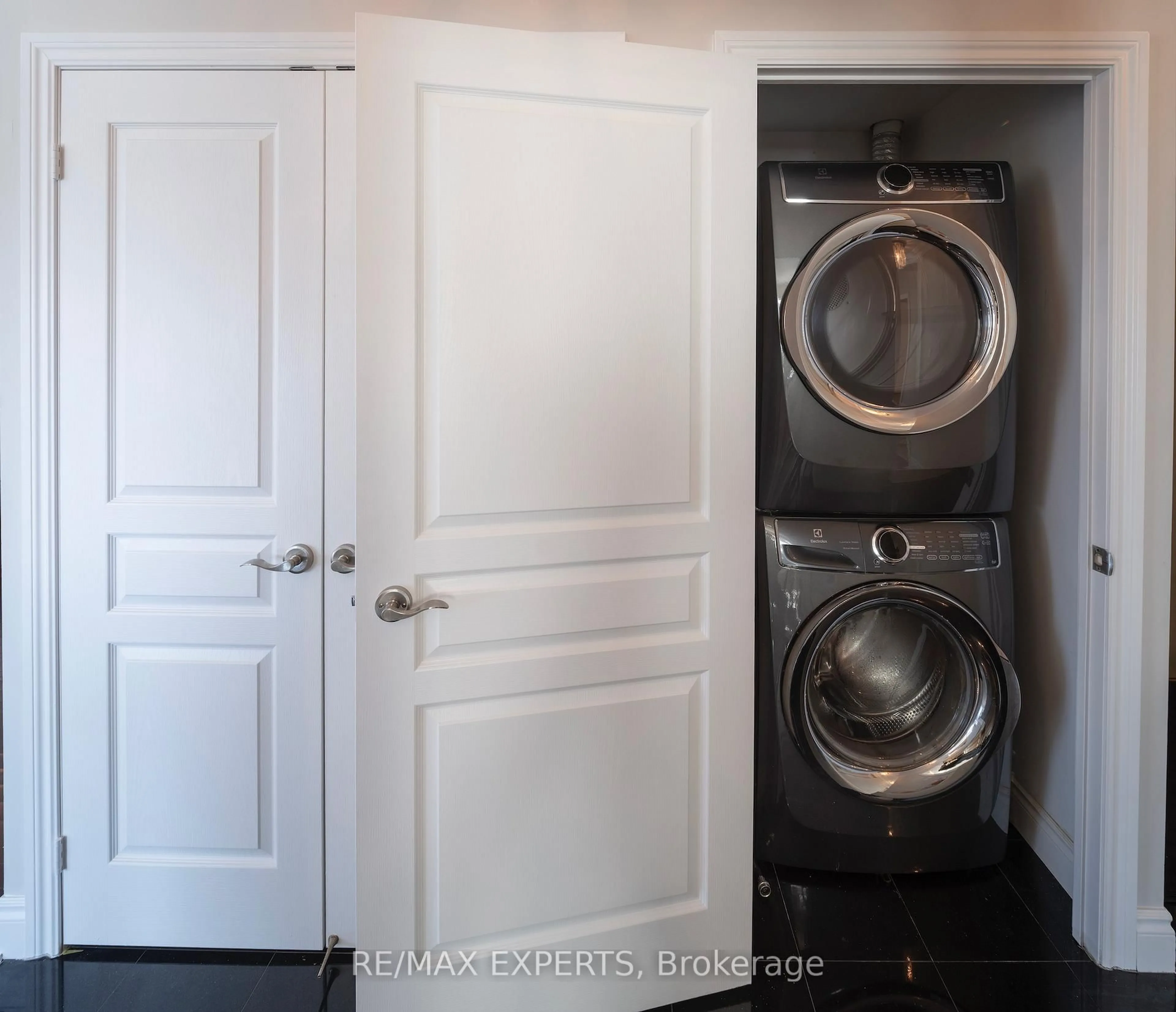 Laundry room for 319 Merton St #1008, Toronto Ontario M4S 1A5