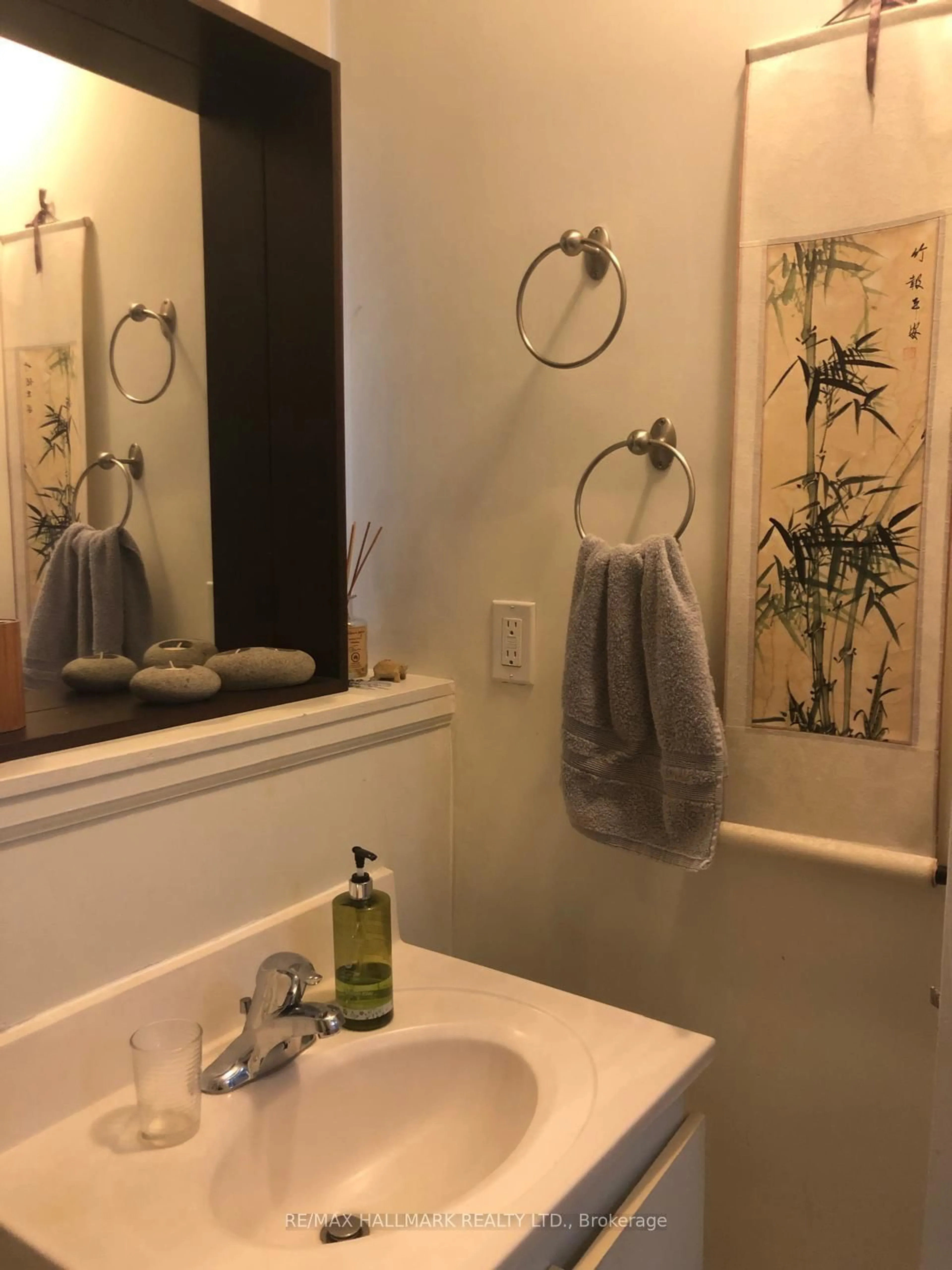 Contemporary bathroom, ceramic/tile floor for 203 Elmhurst Ave, Toronto Ontario M2N 1S2