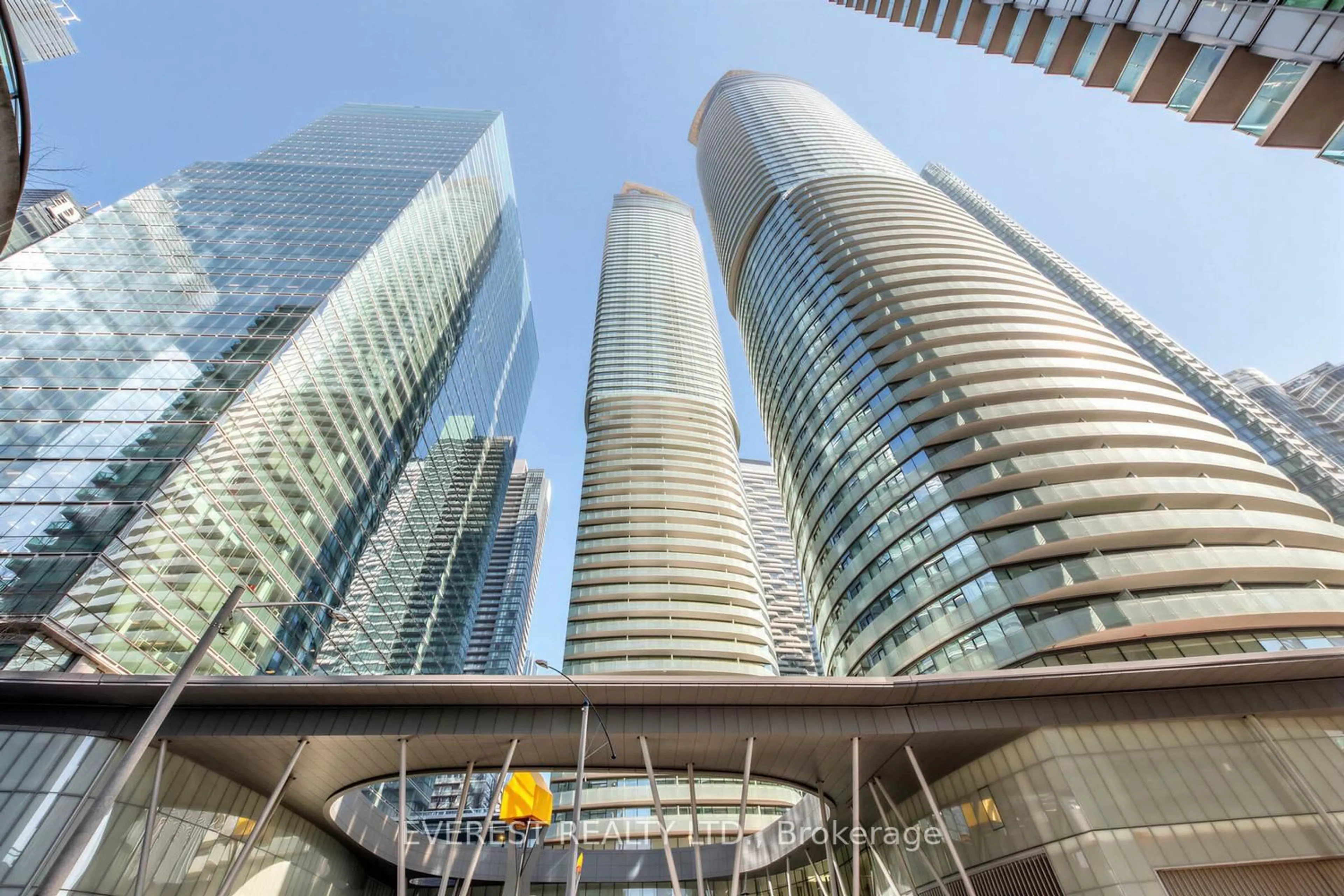 Indoor foyer for 14 York St #3308, Toronto Ontario M5J 0B1