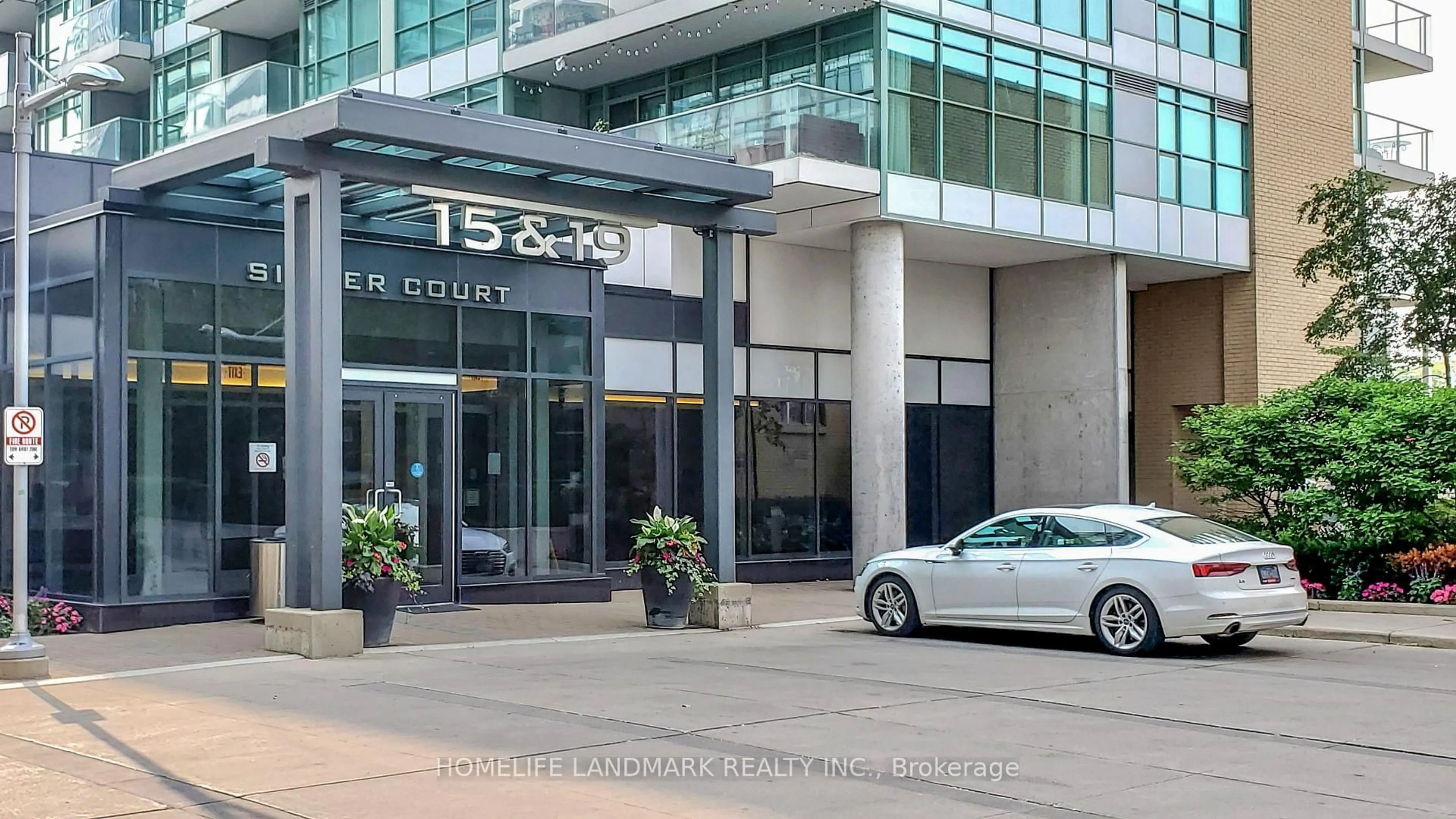 Indoor foyer for 19 Singer Crt #502, Toronto Ontario M2K 0B2