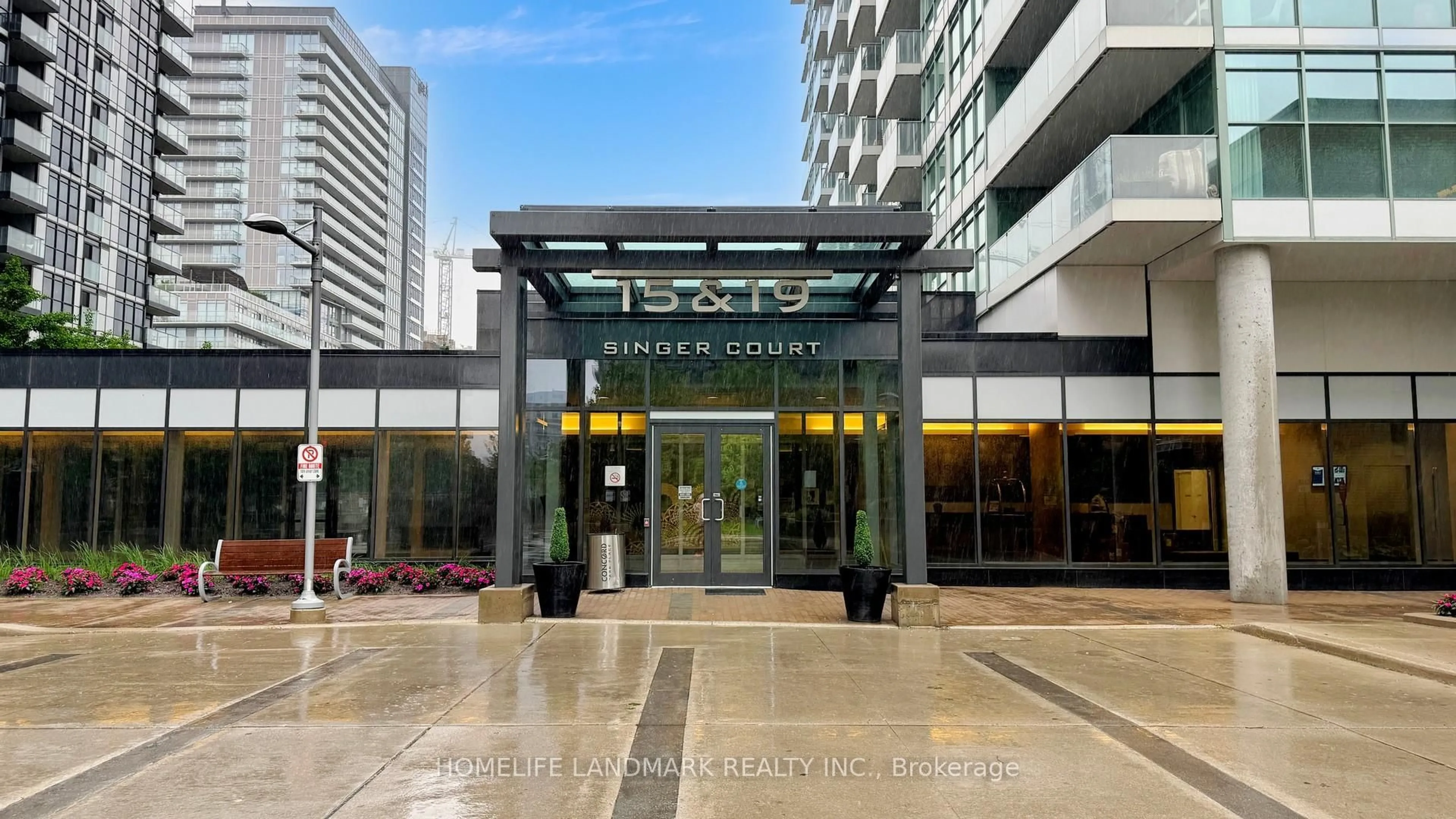 Indoor foyer for 19 Singer Crt #502, Toronto Ontario M2K 0B2