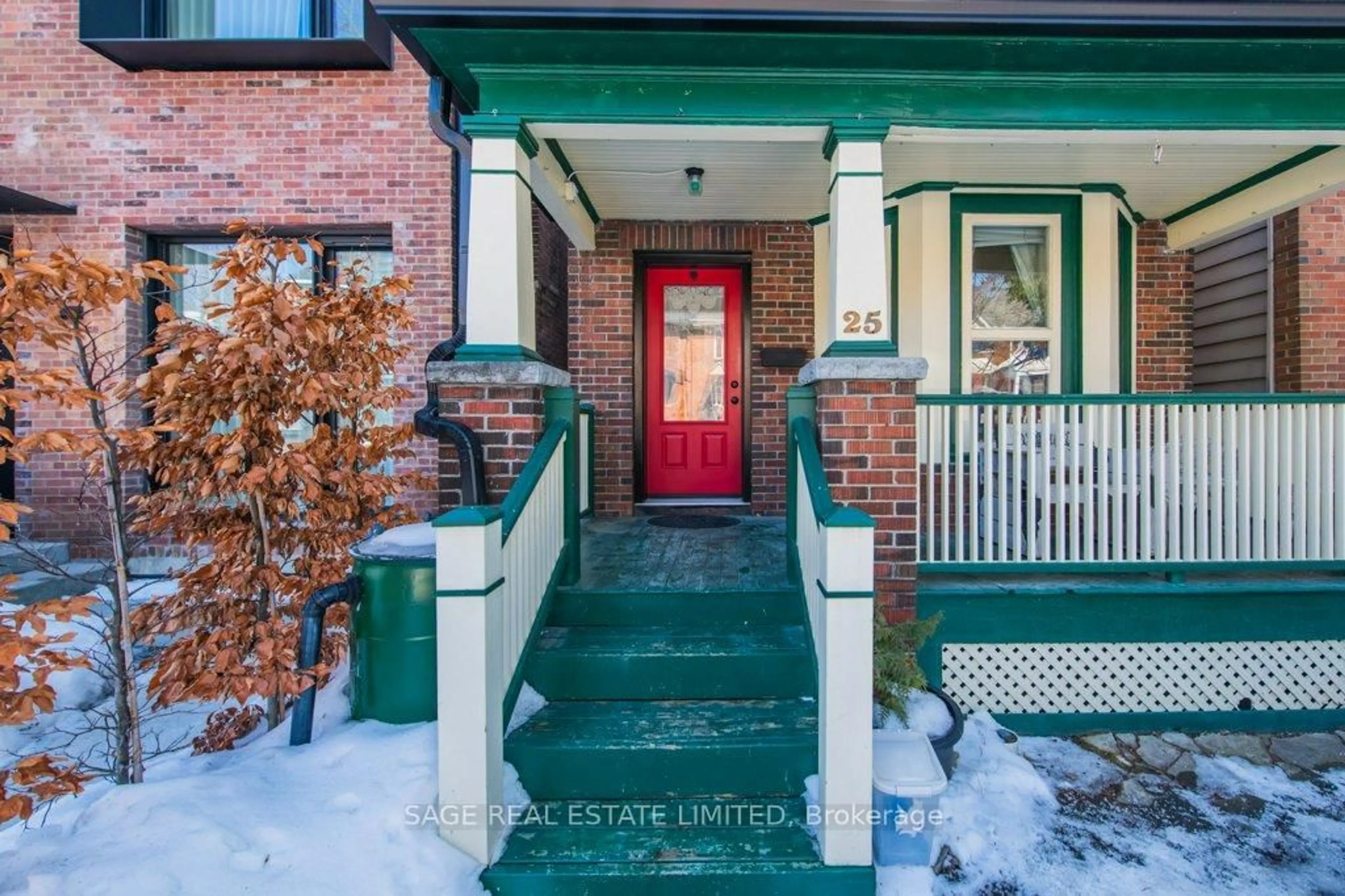 Indoor entryway for 25 Helena Ave, Toronto Ontario M6G 2H3