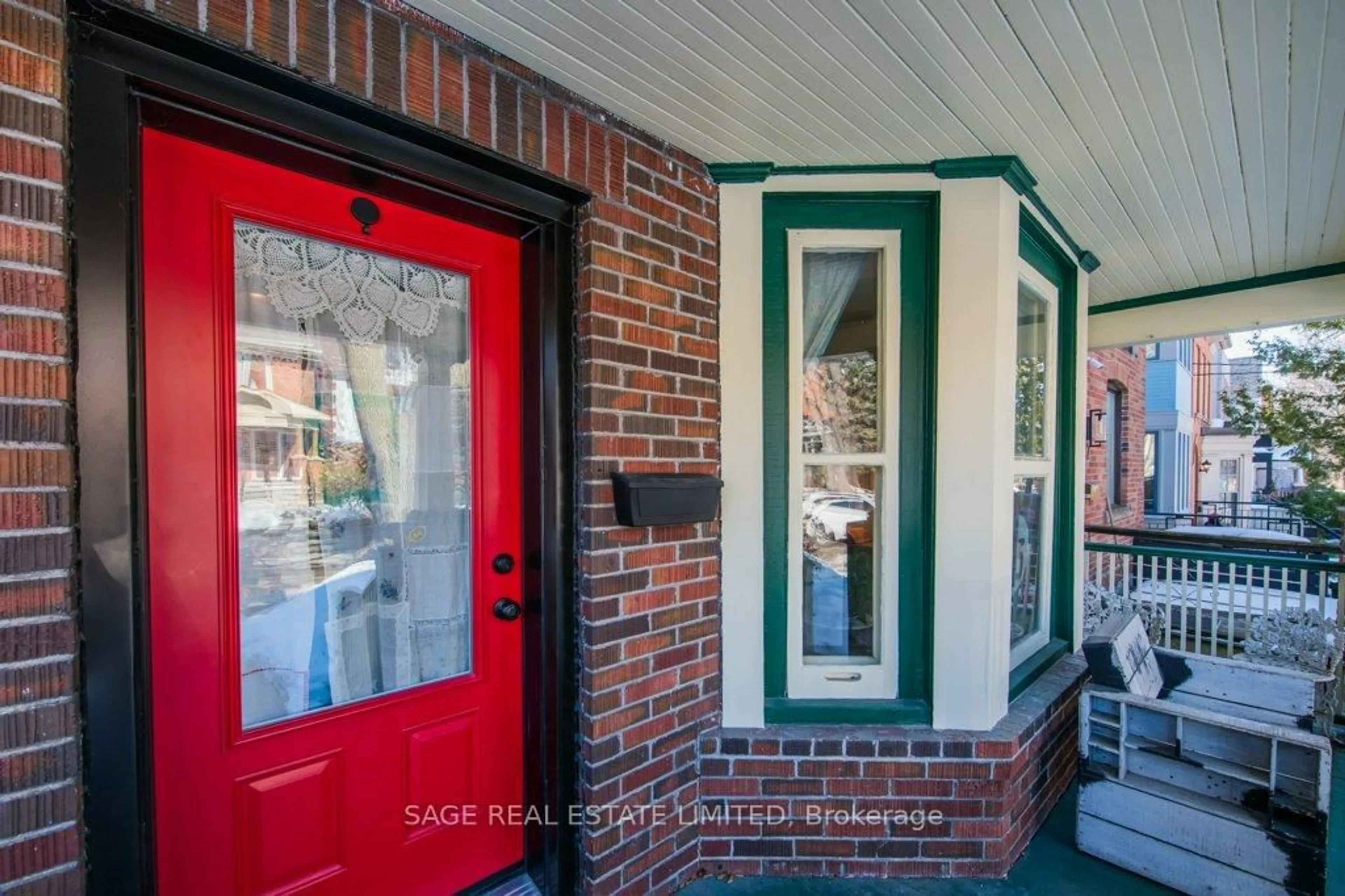 Indoor entryway for 25 Helena Ave, Toronto Ontario M6G 2H3