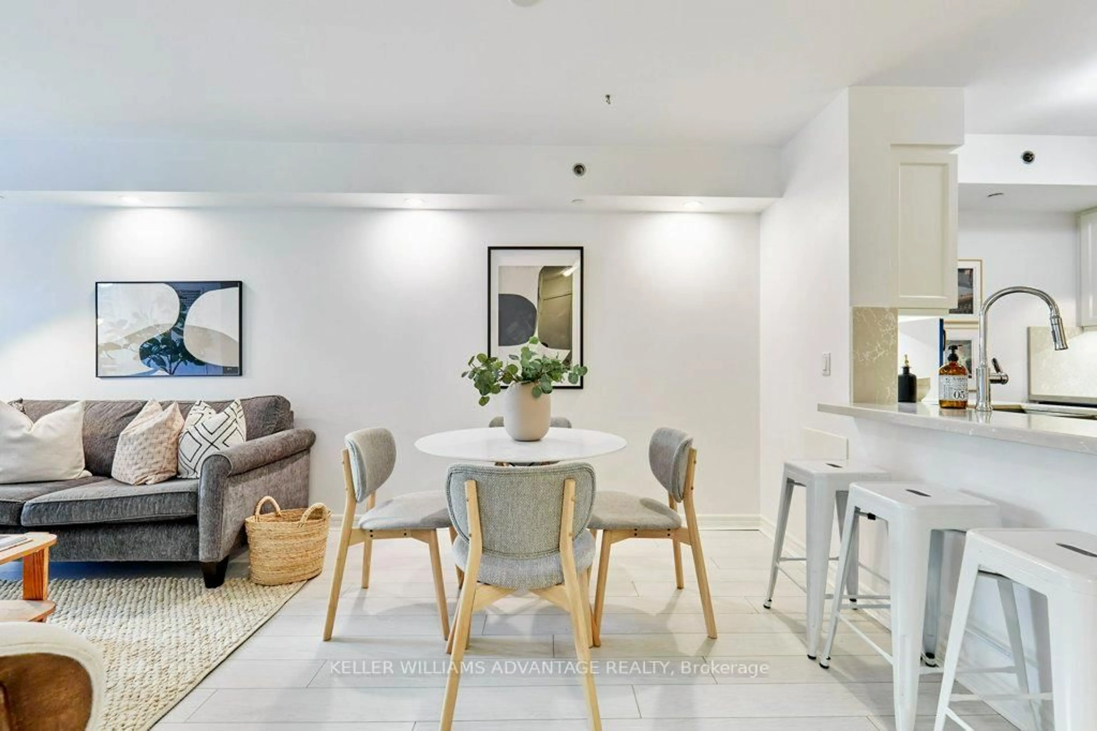 Dining room, unknown for 35 Saranac Blvd #224, Toronto Ontario M6A 2G4