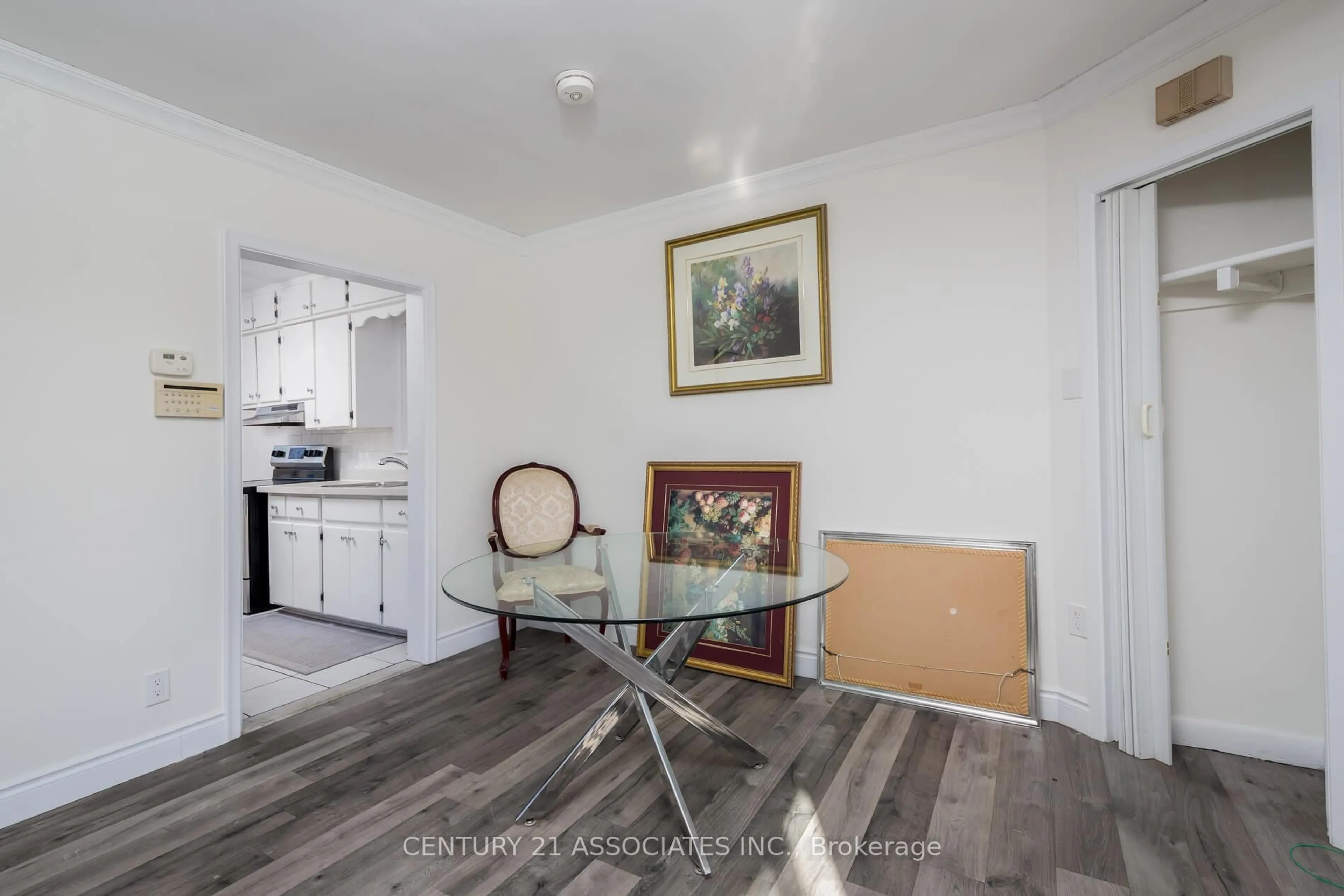 A pic of a room for 52 Altamont Rd, Toronto Ontario M2M 1S7