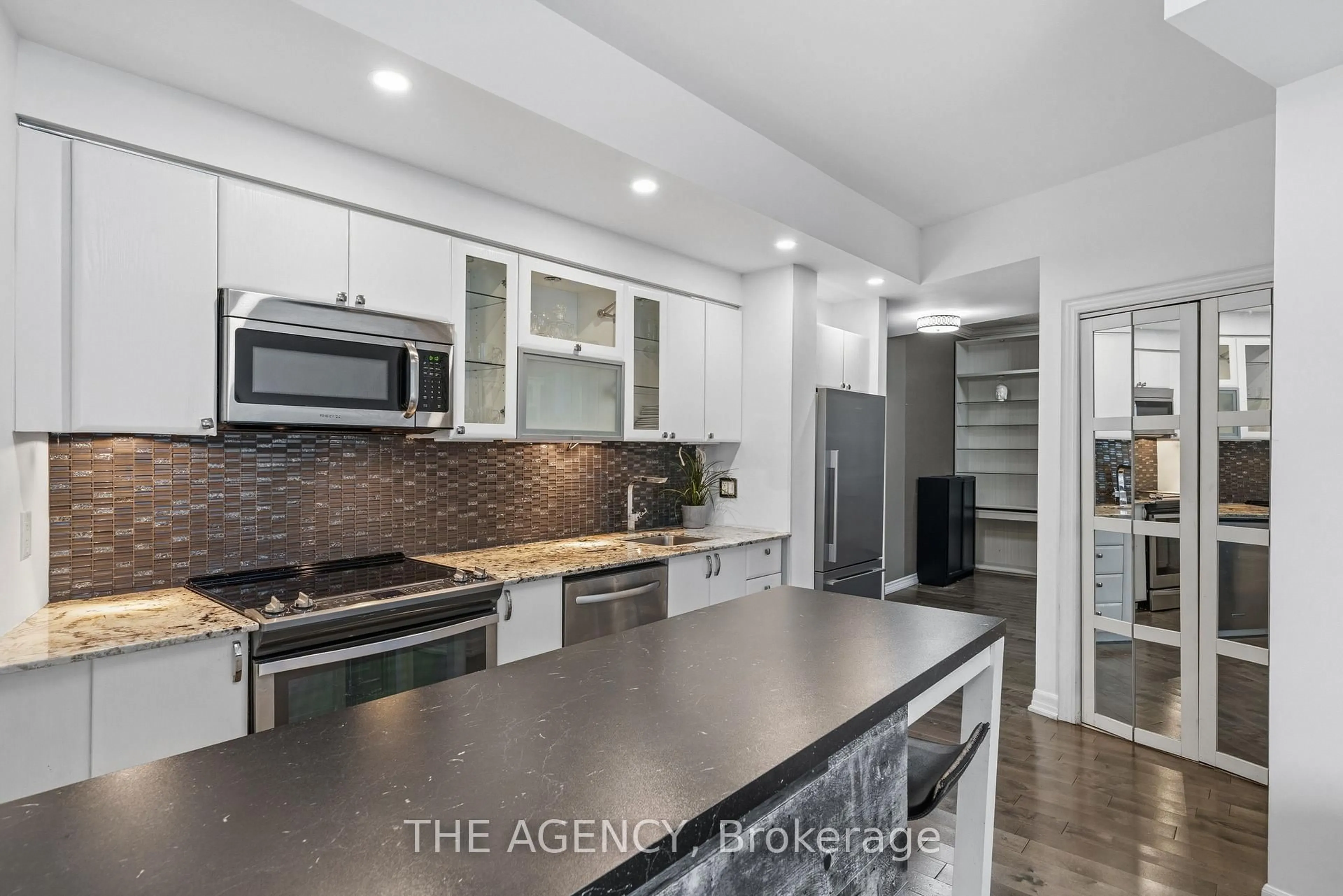 Open concept kitchen, ceramic/tile floor for 150 E Liberty St #413, Toronto Ontario M6K 3R5