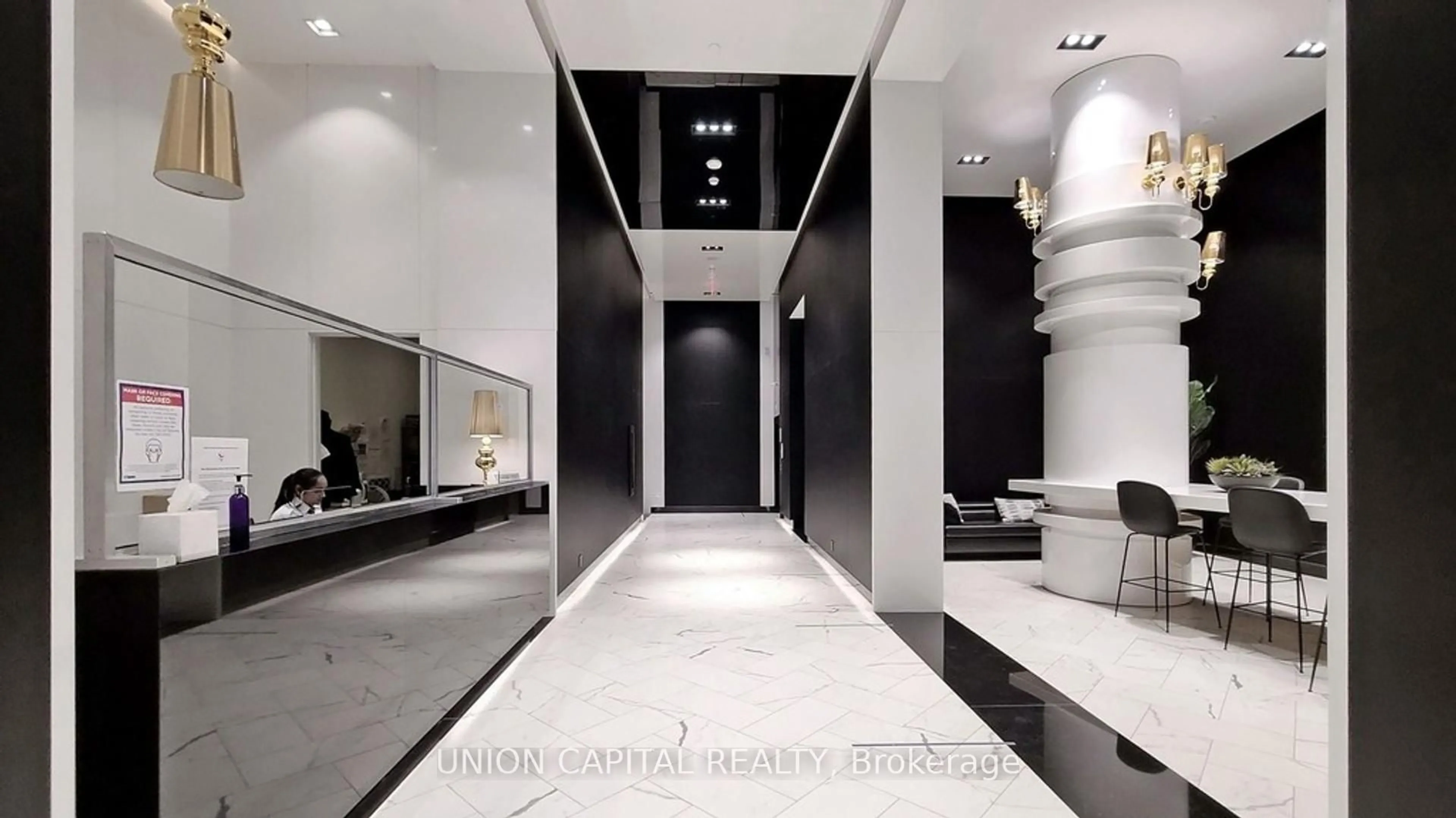 Indoor foyer for 87 Peter St #4215, Toronto Ontario M5V 0P1