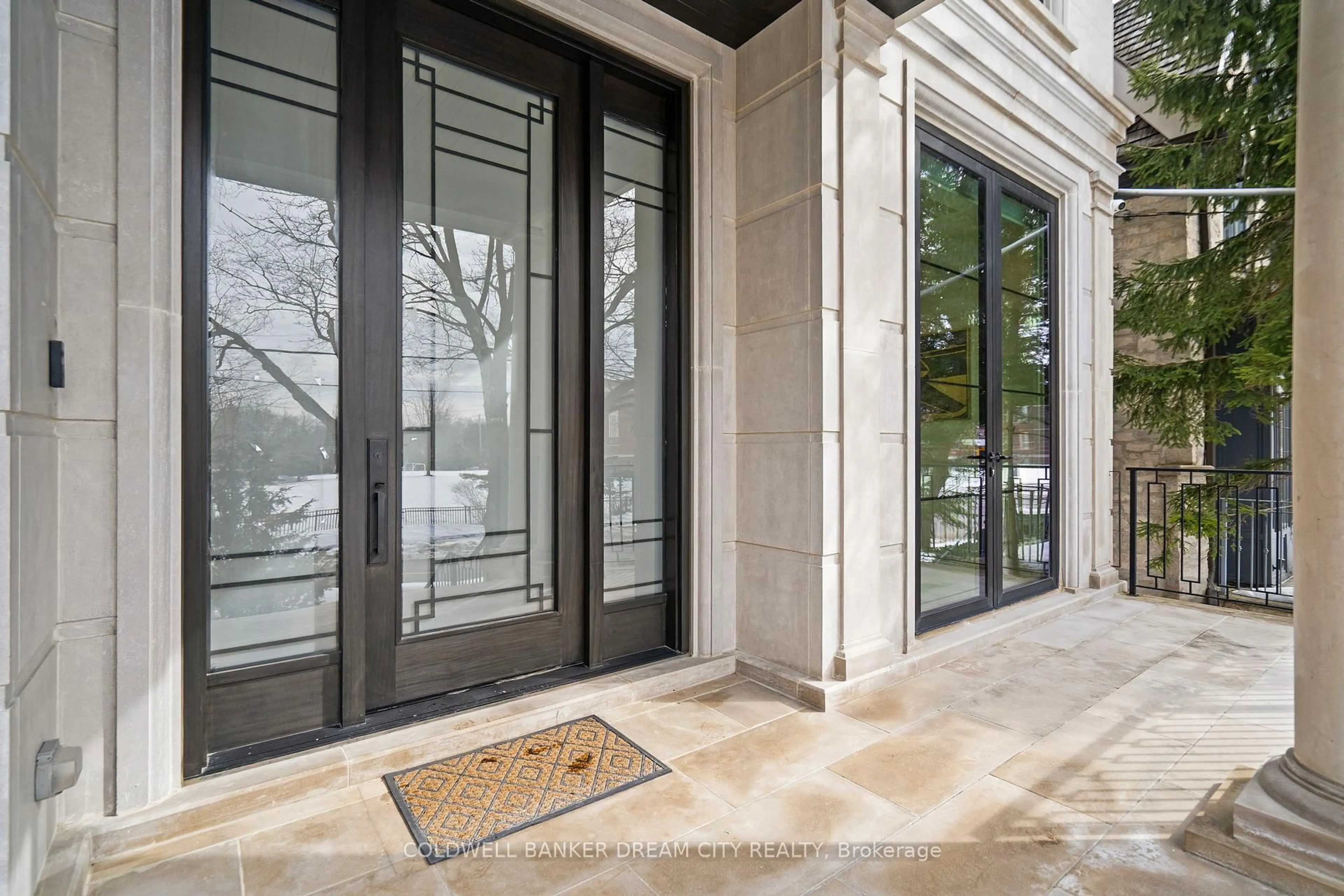 Unknown for 101 Dunloe Rd, Toronto Ontario M5P 2T7