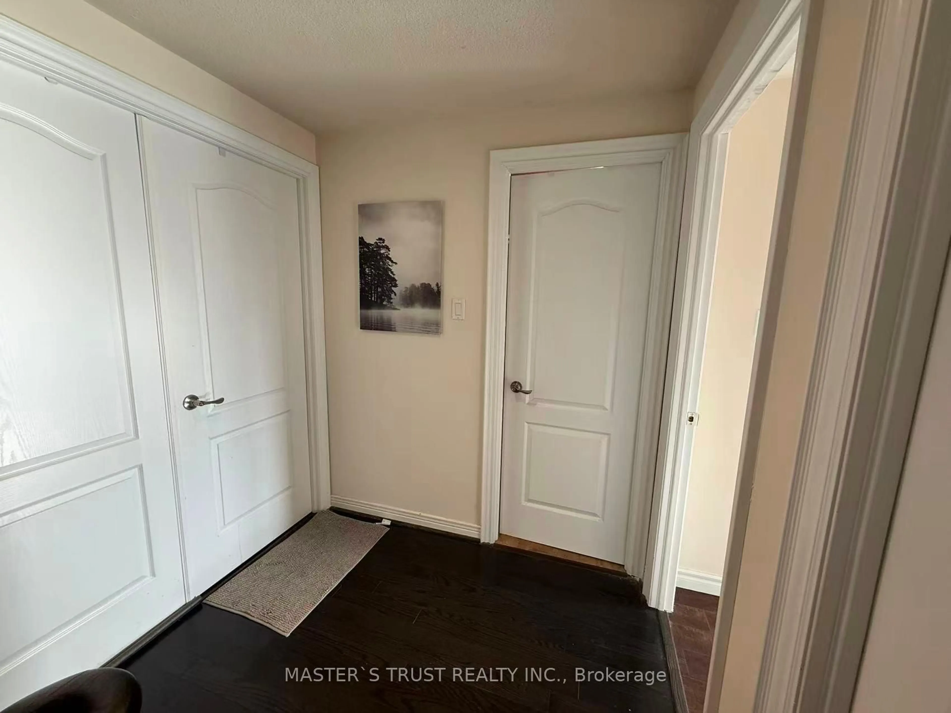 Indoor entryway for 17 Harnworth Dr, Toronto Ontario M2H 3C1