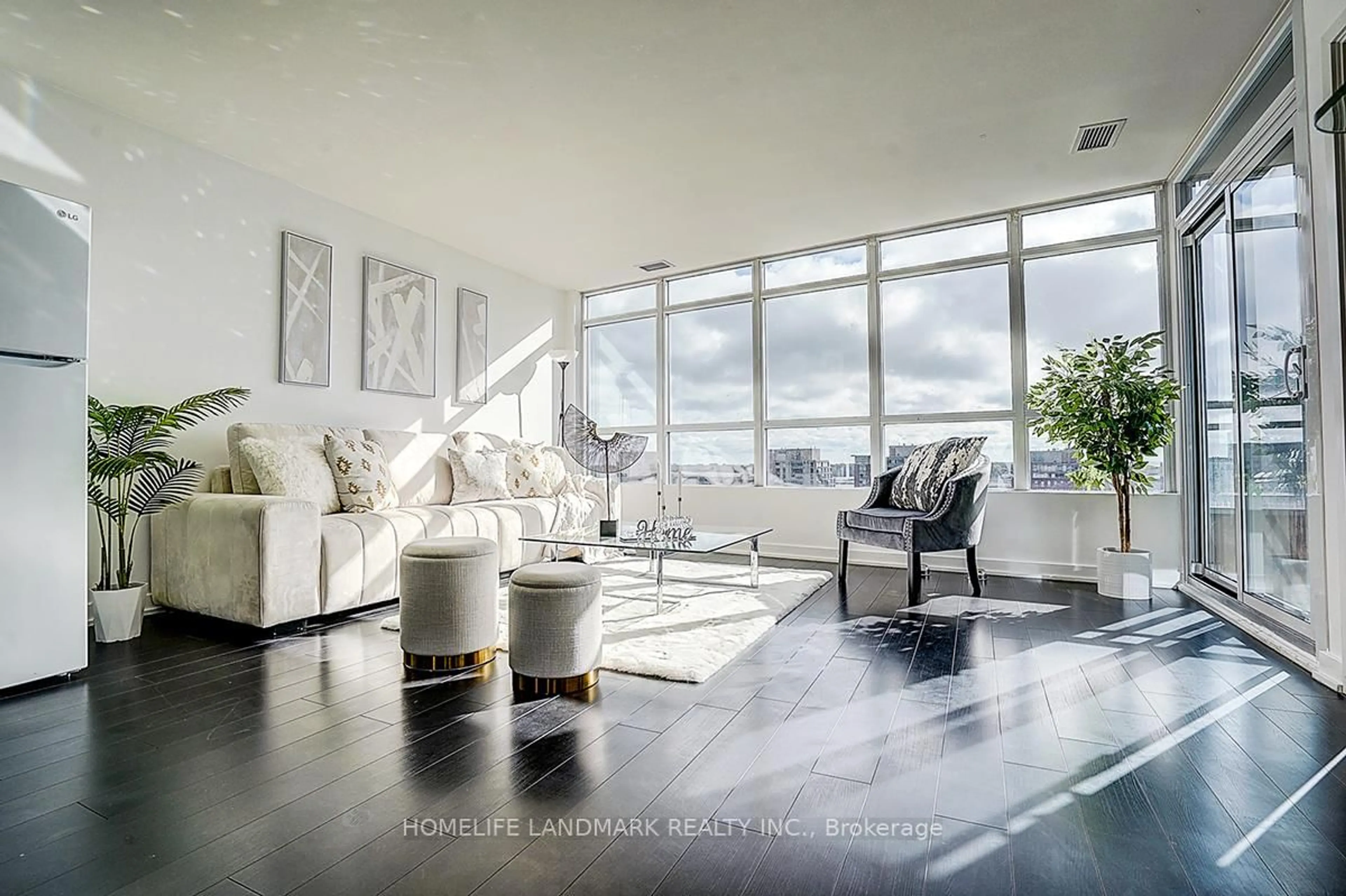 Living room with furniture, unknown for 10 Capreol Crt #1007, Toronto Ontario M5V 4A5