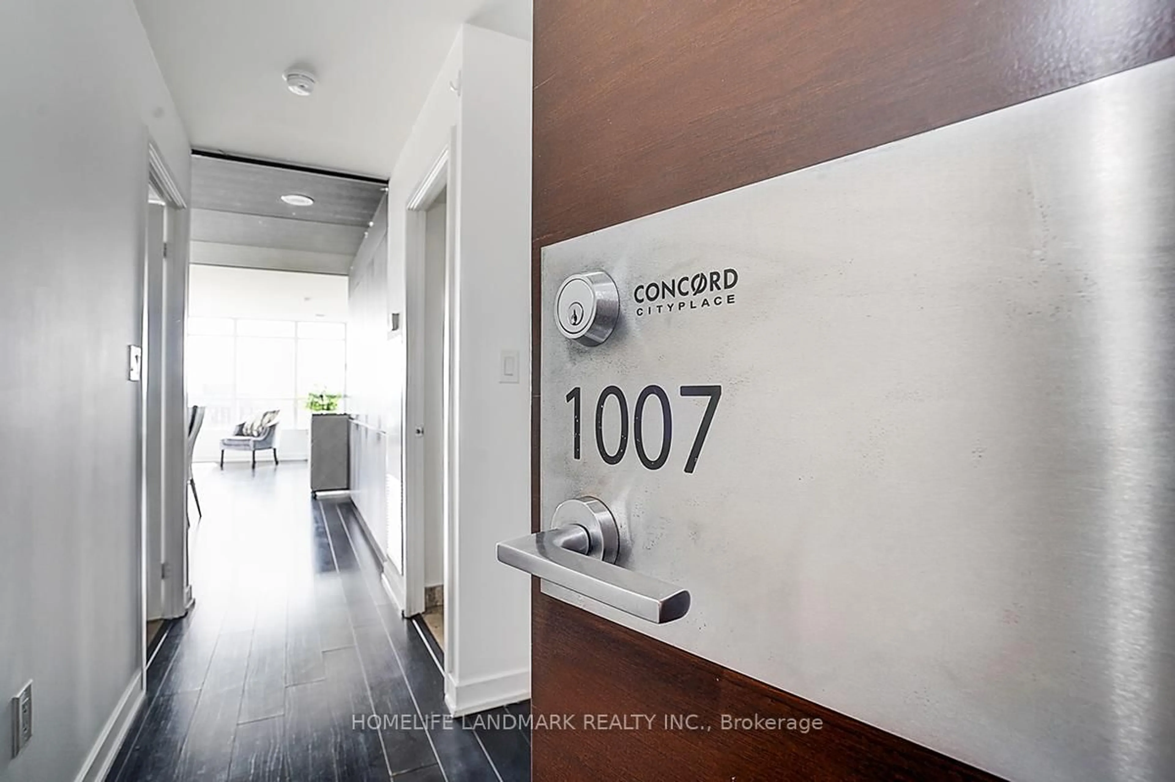 Indoor entryway for 10 Capreol Crt #1007, Toronto Ontario M5V 4A5