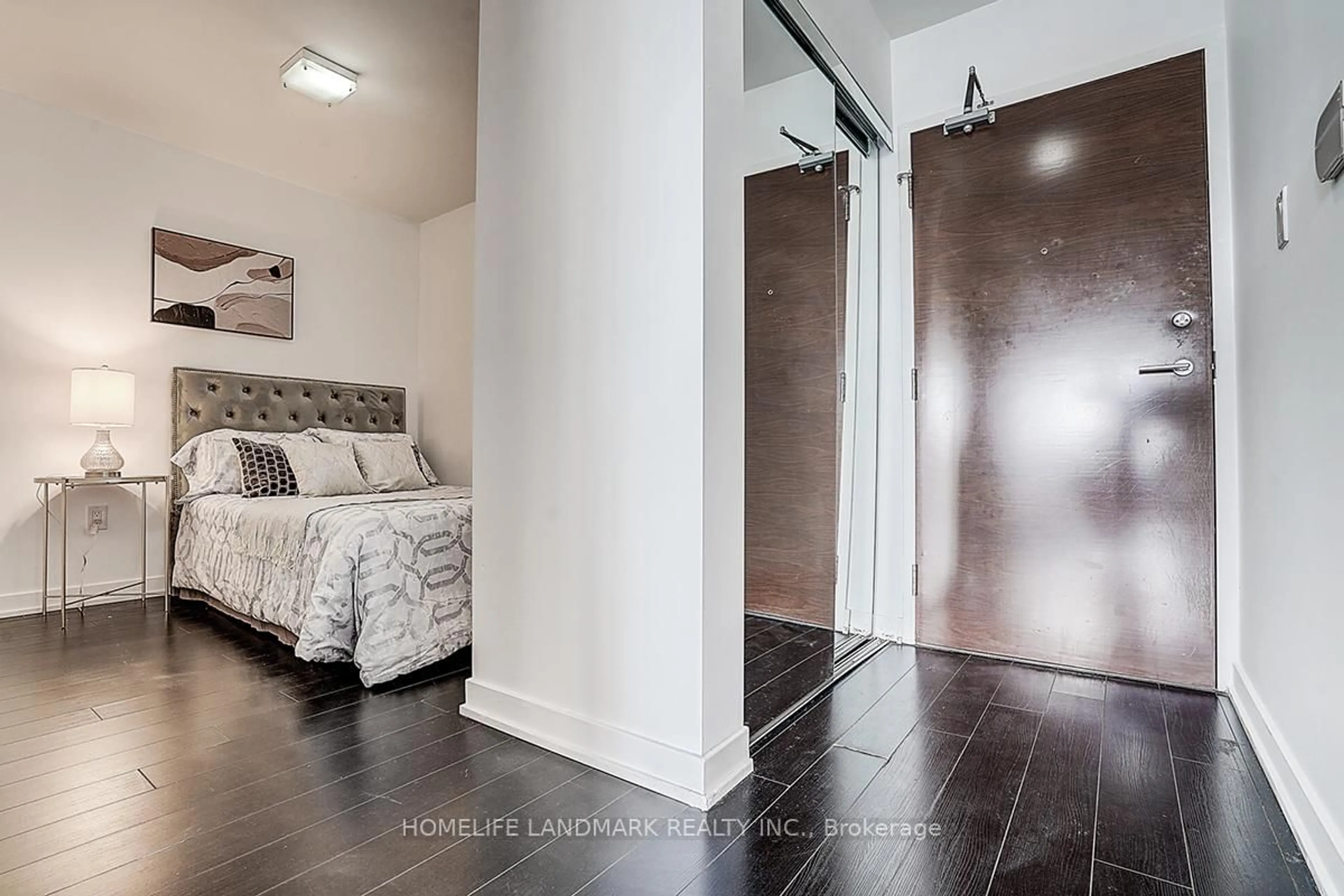 Indoor entryway for 10 Capreol Crt #1007, Toronto Ontario M5V 4A5