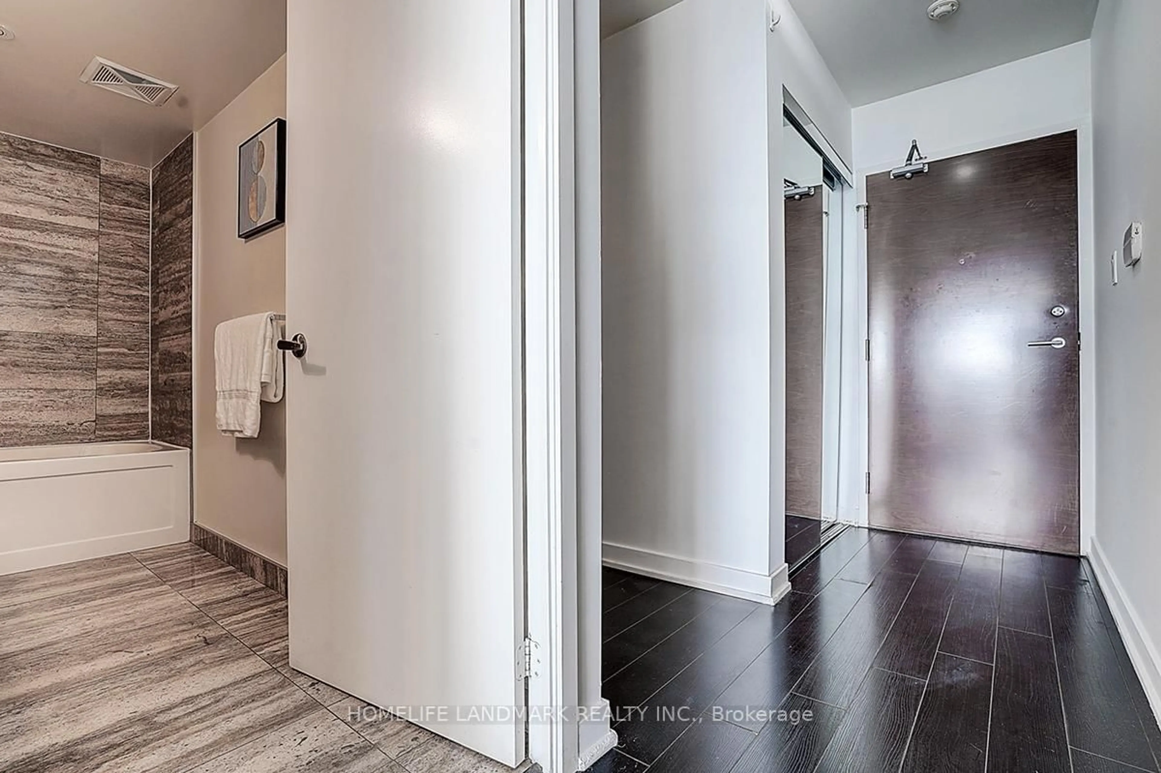 Indoor entryway for 10 Capreol Crt #1007, Toronto Ontario M5V 4A5
