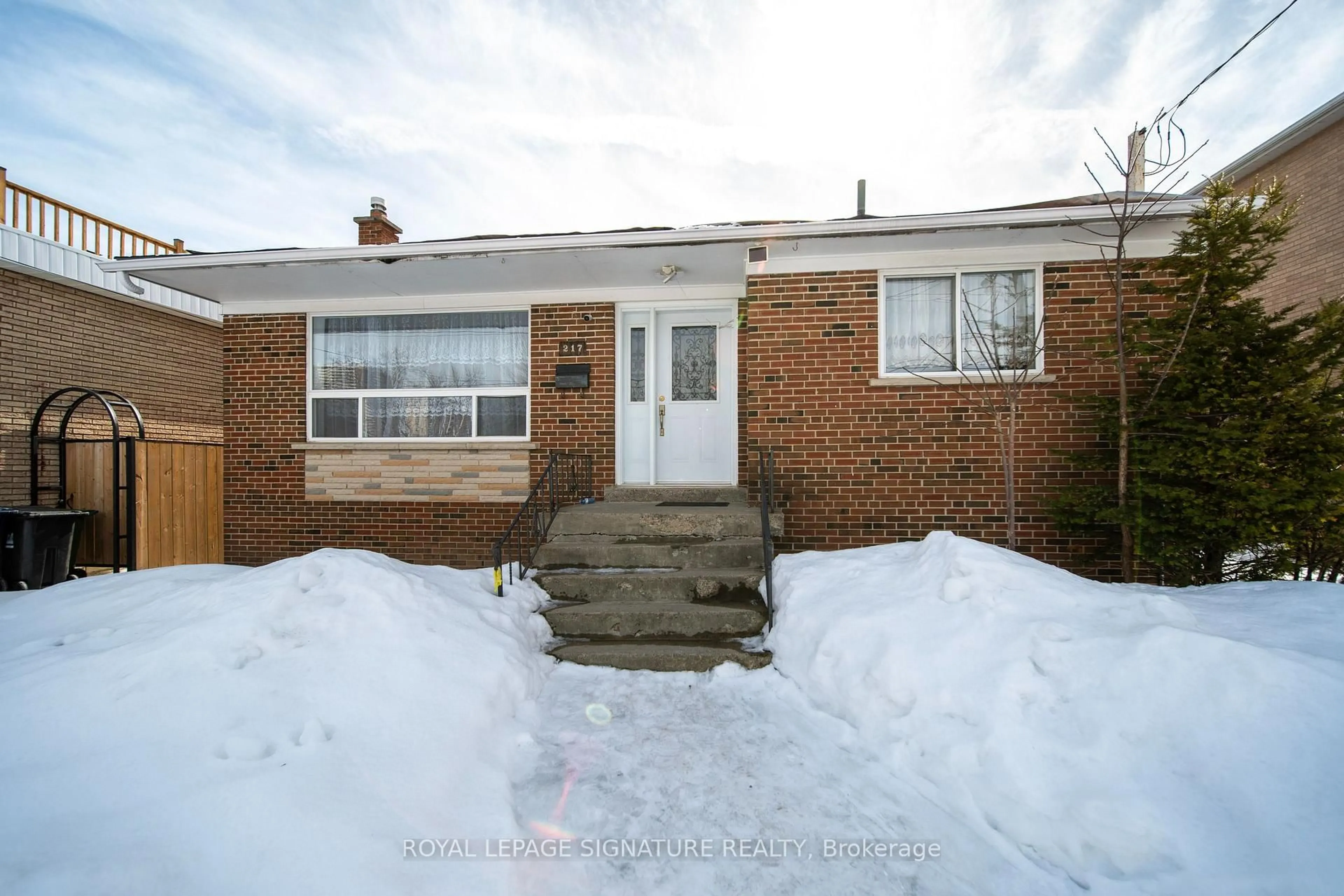 Home with brick exterior material, street for 217 Moore Park Ave, Toronto Ontario M2M 1N5