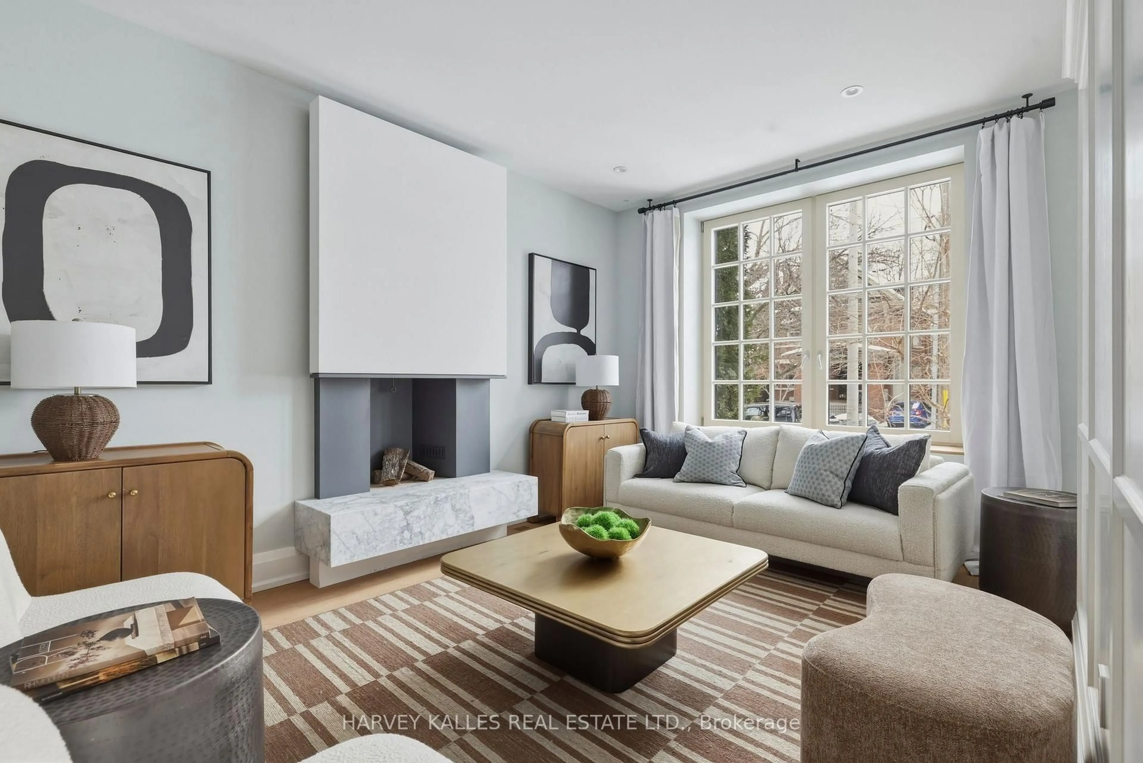 Living room with furniture, unknown for 94B Admiral Rd, Toronto Ontario M5R 2L6