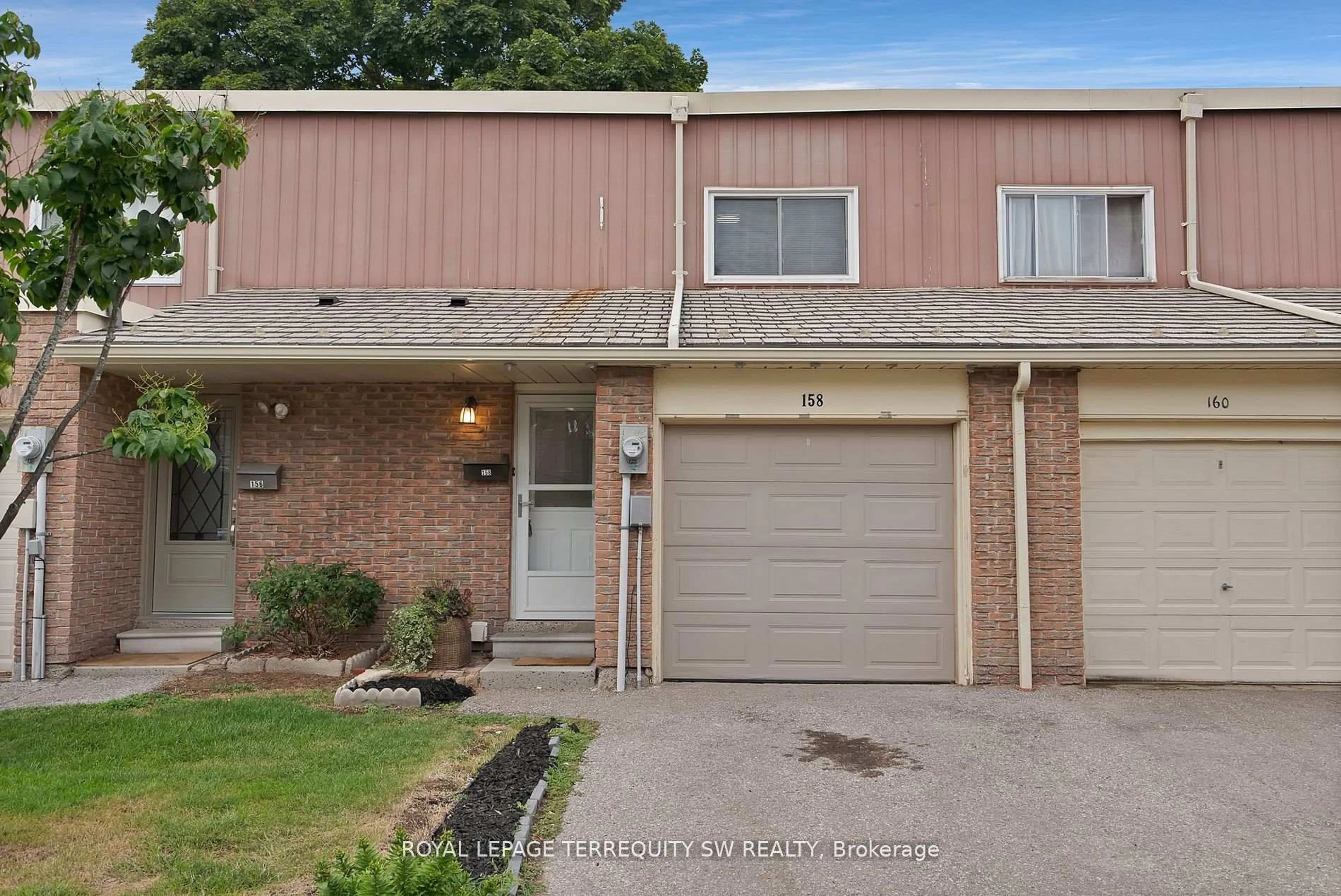 A pic from outside/outdoor area/front of a property/back of a property/a pic from drone, street for 158 Woody Vine Way, Toronto Ontario M2J 4H6