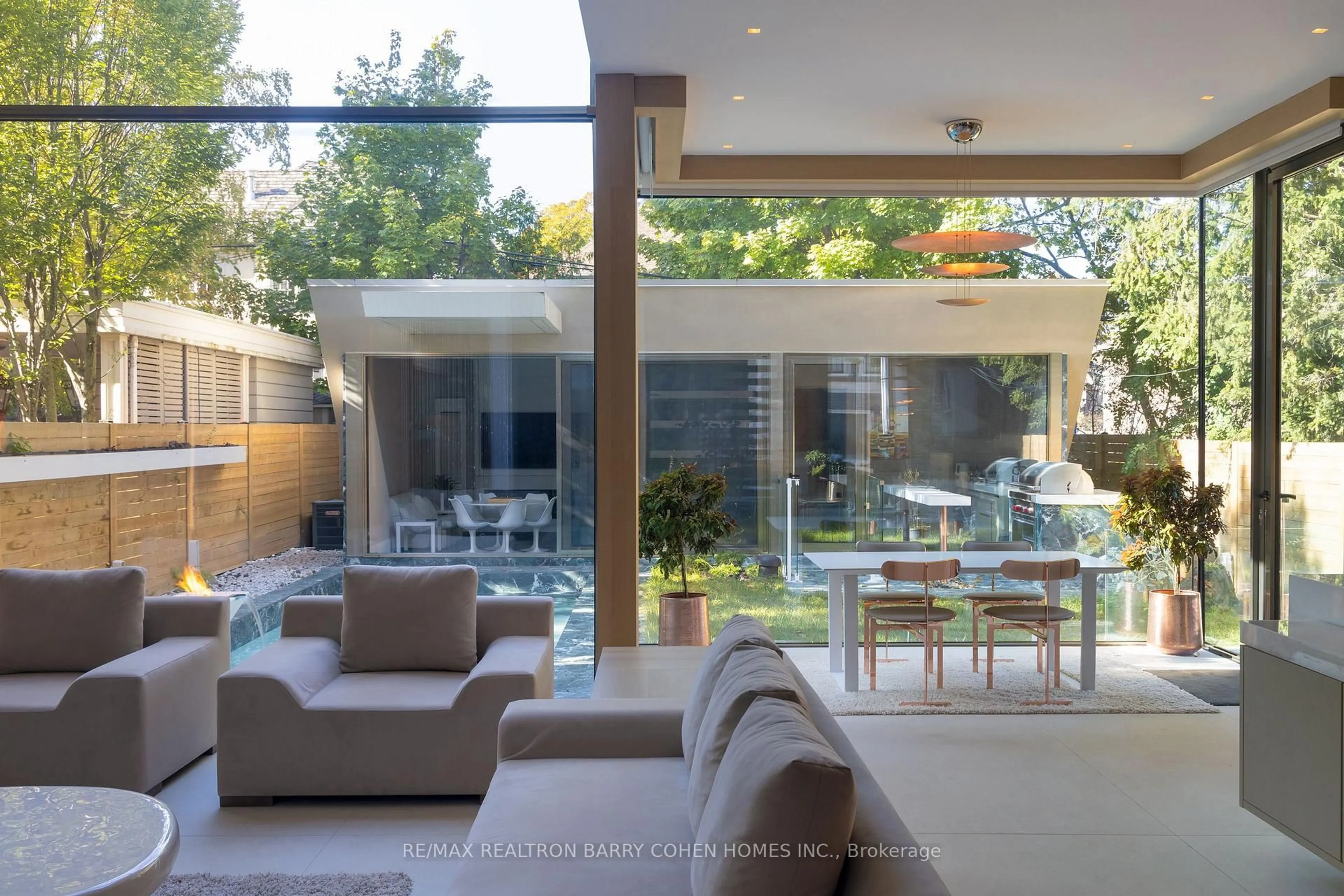 Patio, street for 210 Glenayr Rd, Toronto Ontario M5P 3C3