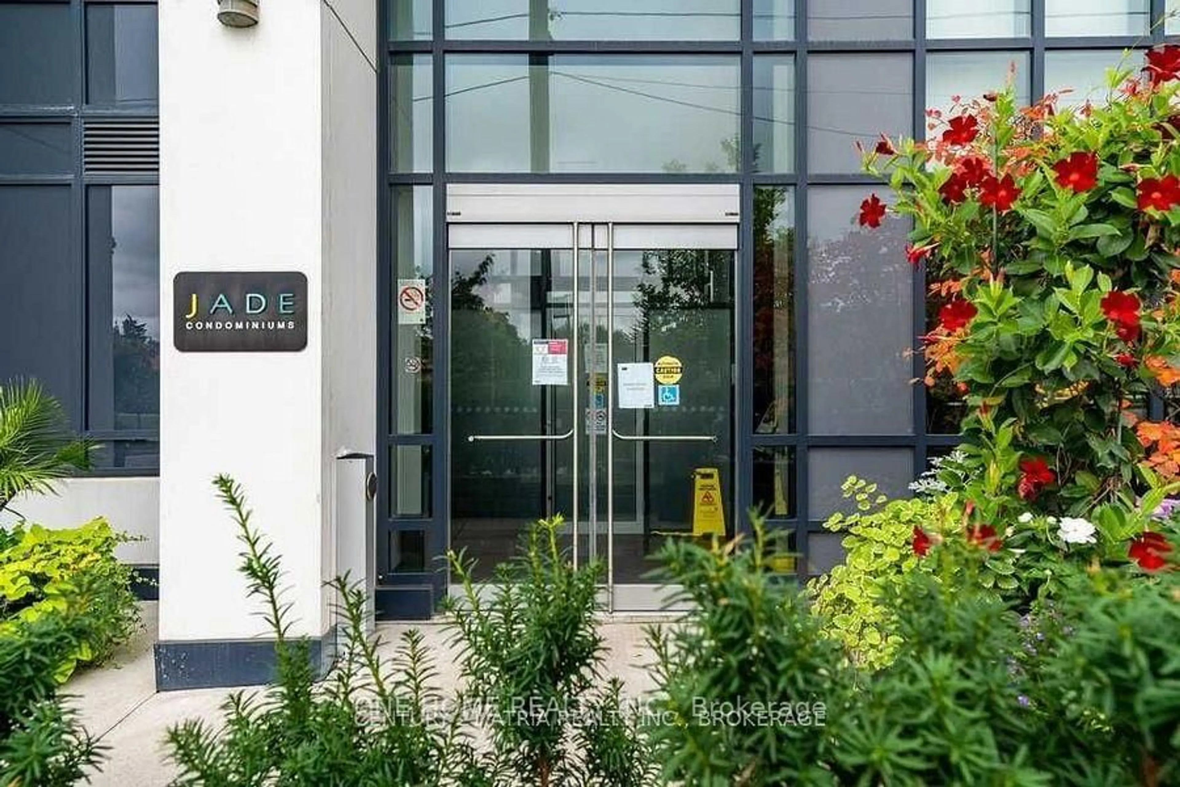 Indoor foyer for 399 Spring Garden Ave #507, Toronto Ontario M2N 3H6