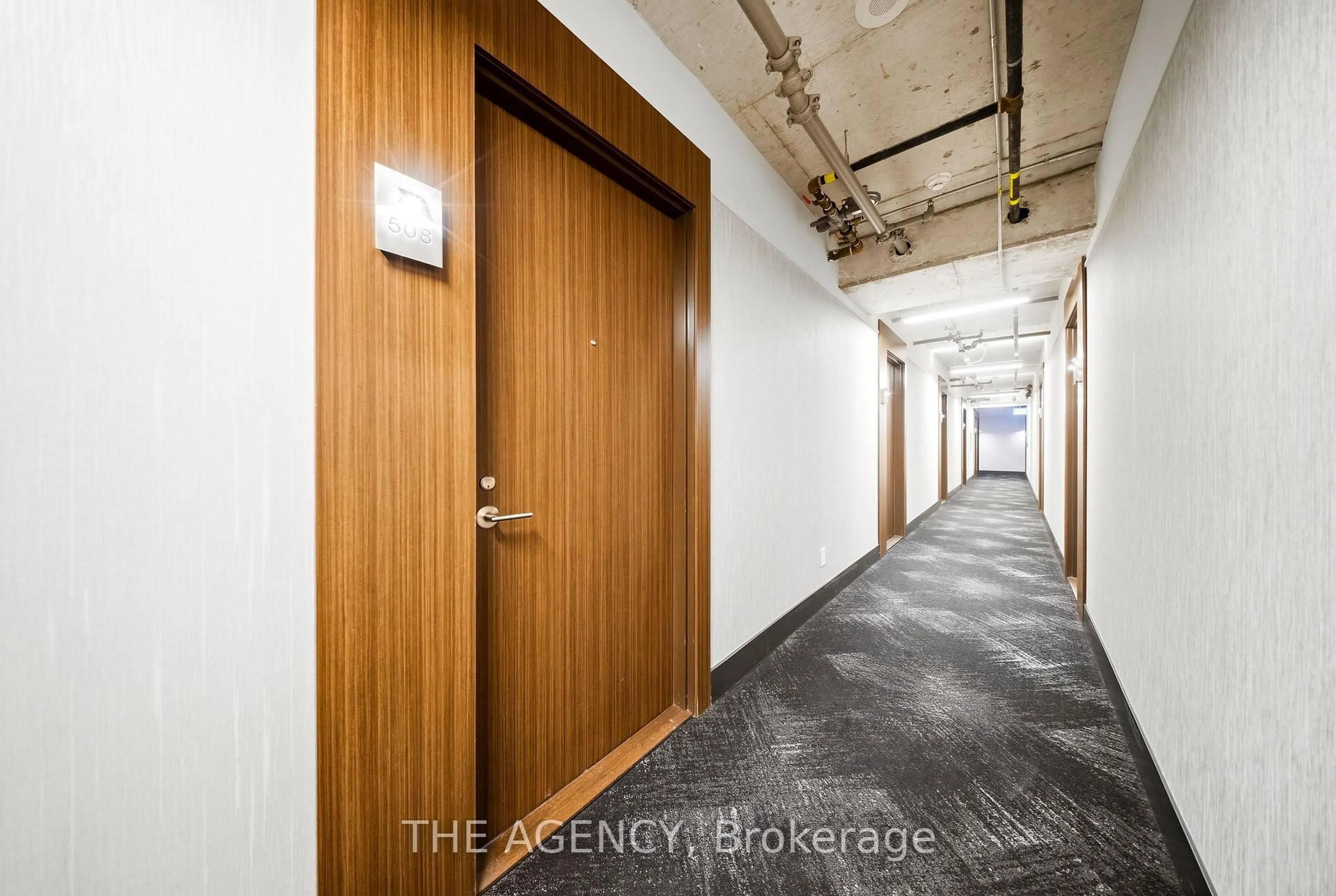 Indoor foyer for 560 King St #508, Toronto Ontario M5V 0L5
