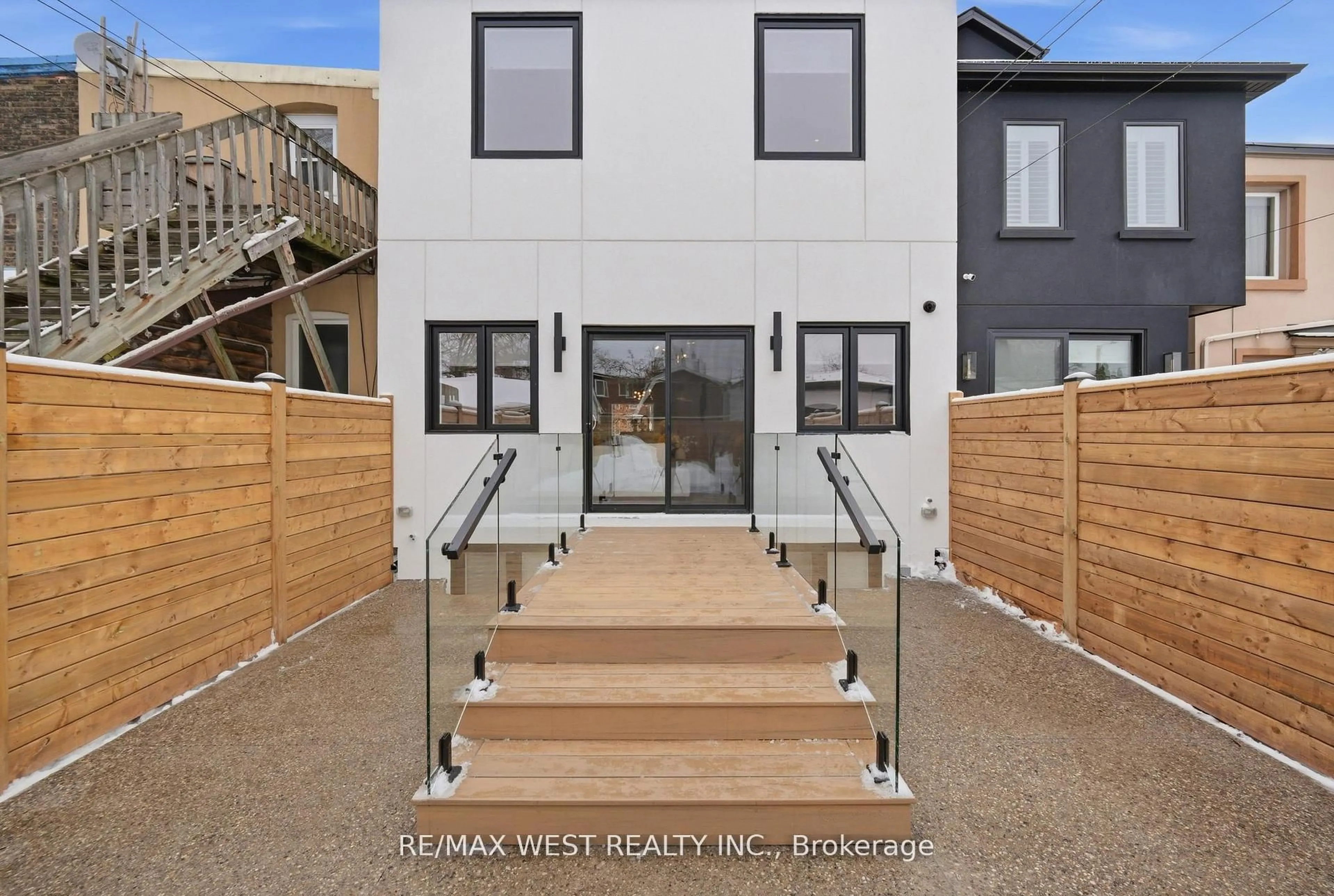 Unknown for 390 St Clarens Ave, Toronto Ontario M6H 3W3