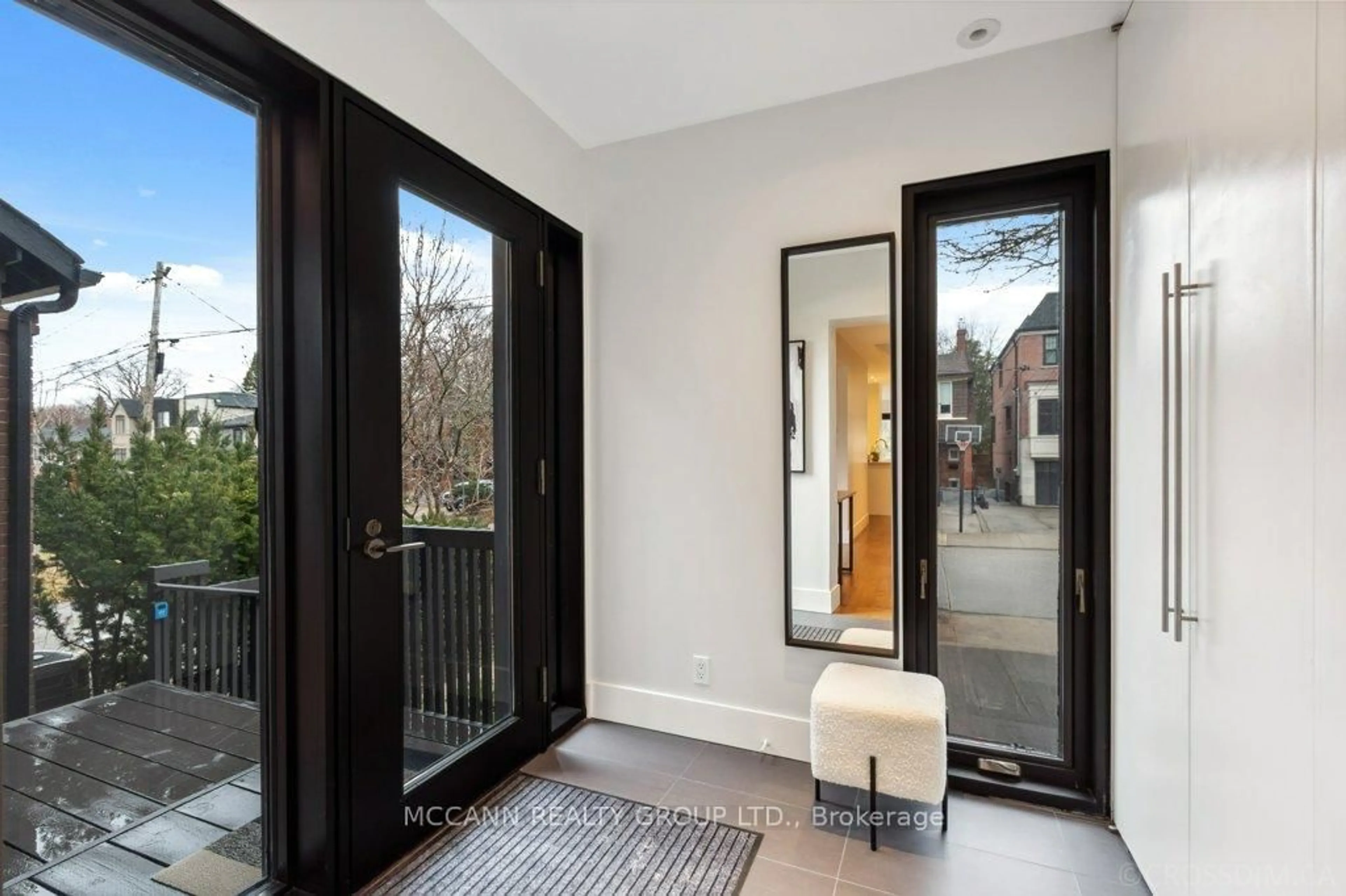 Indoor entryway for 88 Brookdale Ave, Toronto Ontario M5M 1P3