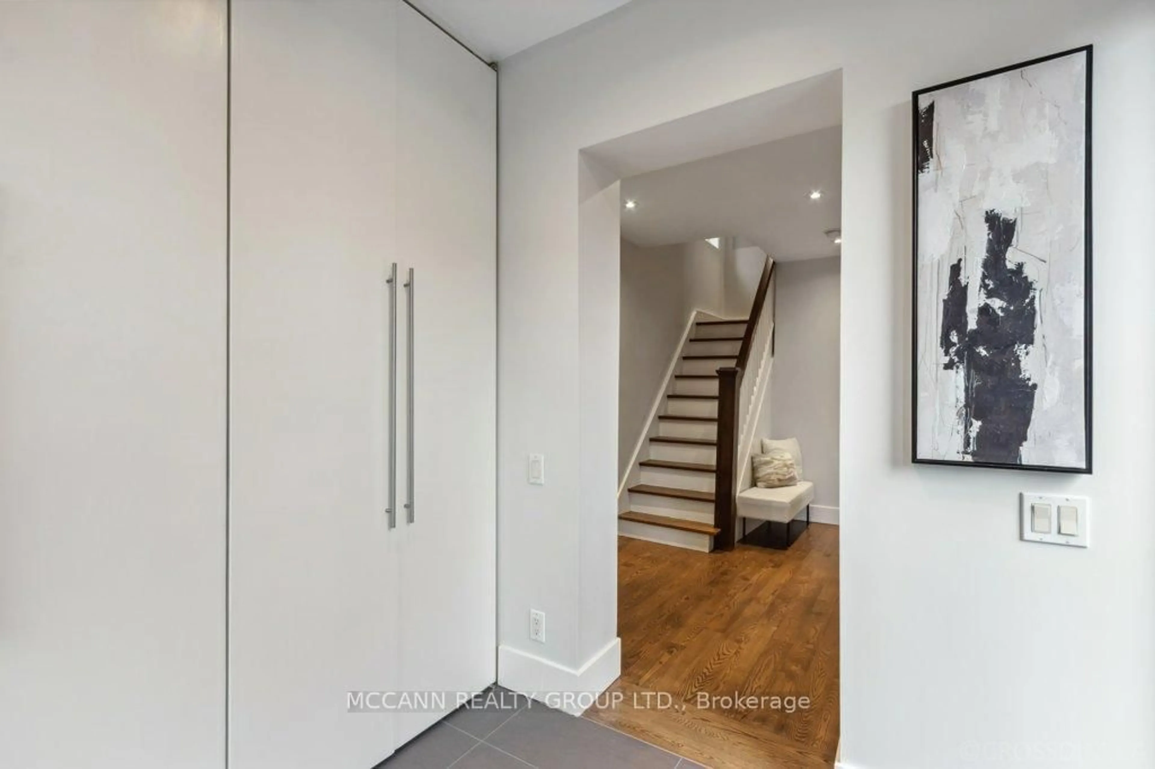 Indoor entryway for 88 Brookdale Ave, Toronto Ontario M5M 1P3