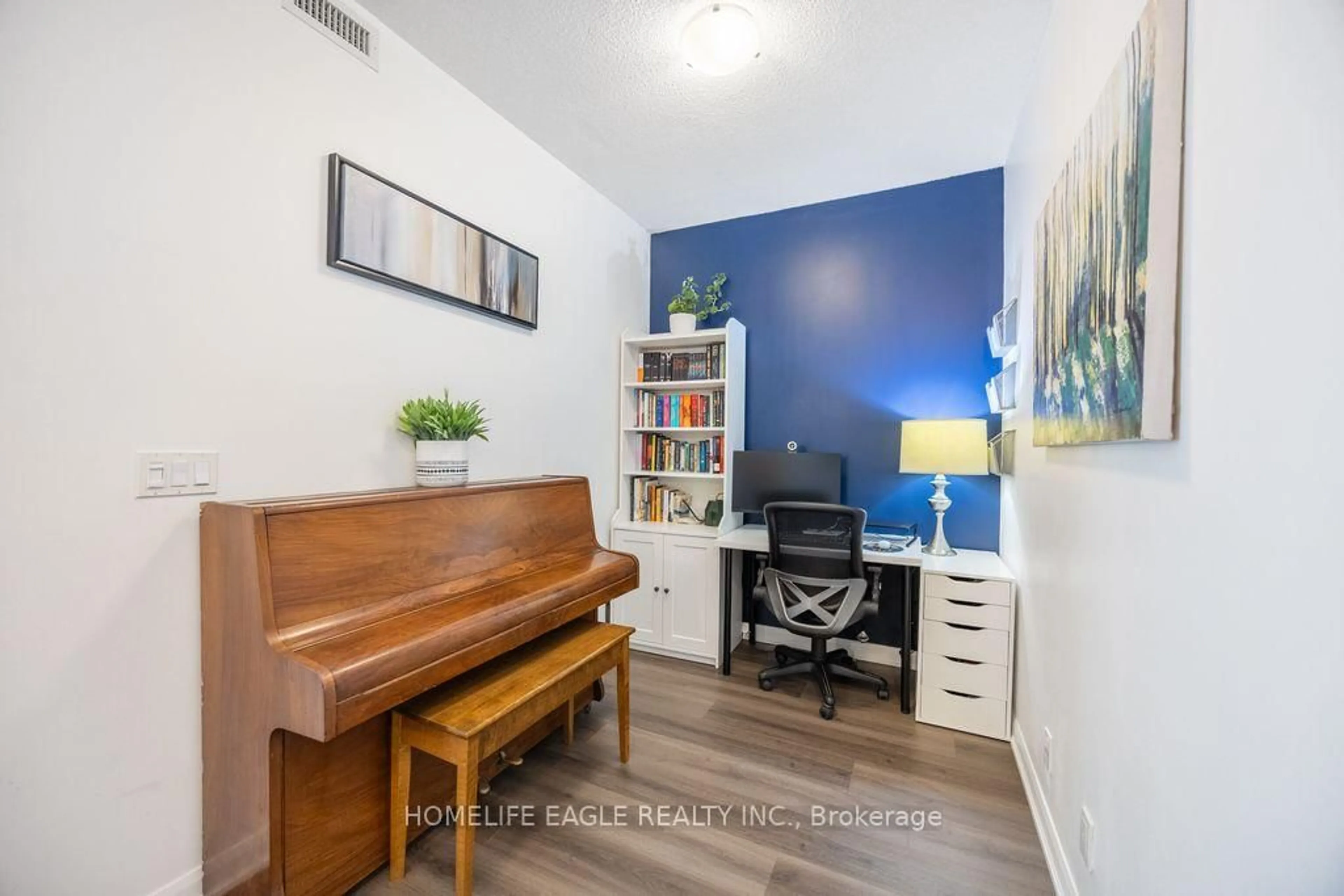 A pic of a room for 500 Sherbourne St #606, Toronto Ontario M4X 1L1