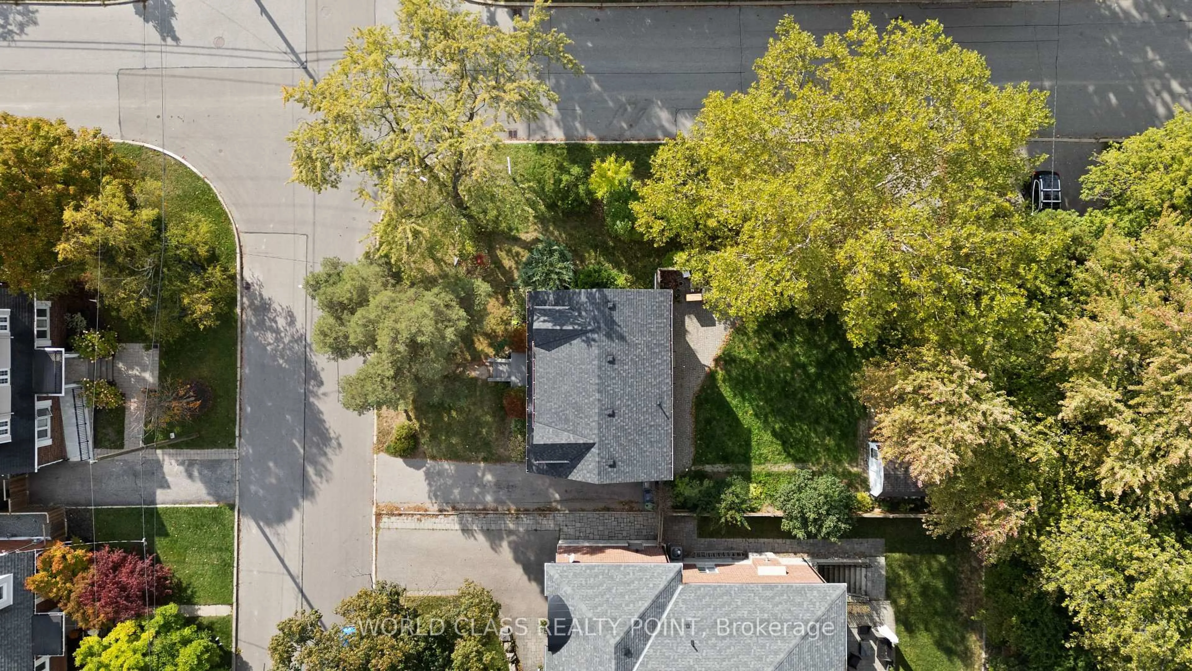 A pic from outside/outdoor area/front of a property/back of a property/a pic from drone, street for 118 Anndale Dr, Toronto Ontario M2N 2X5