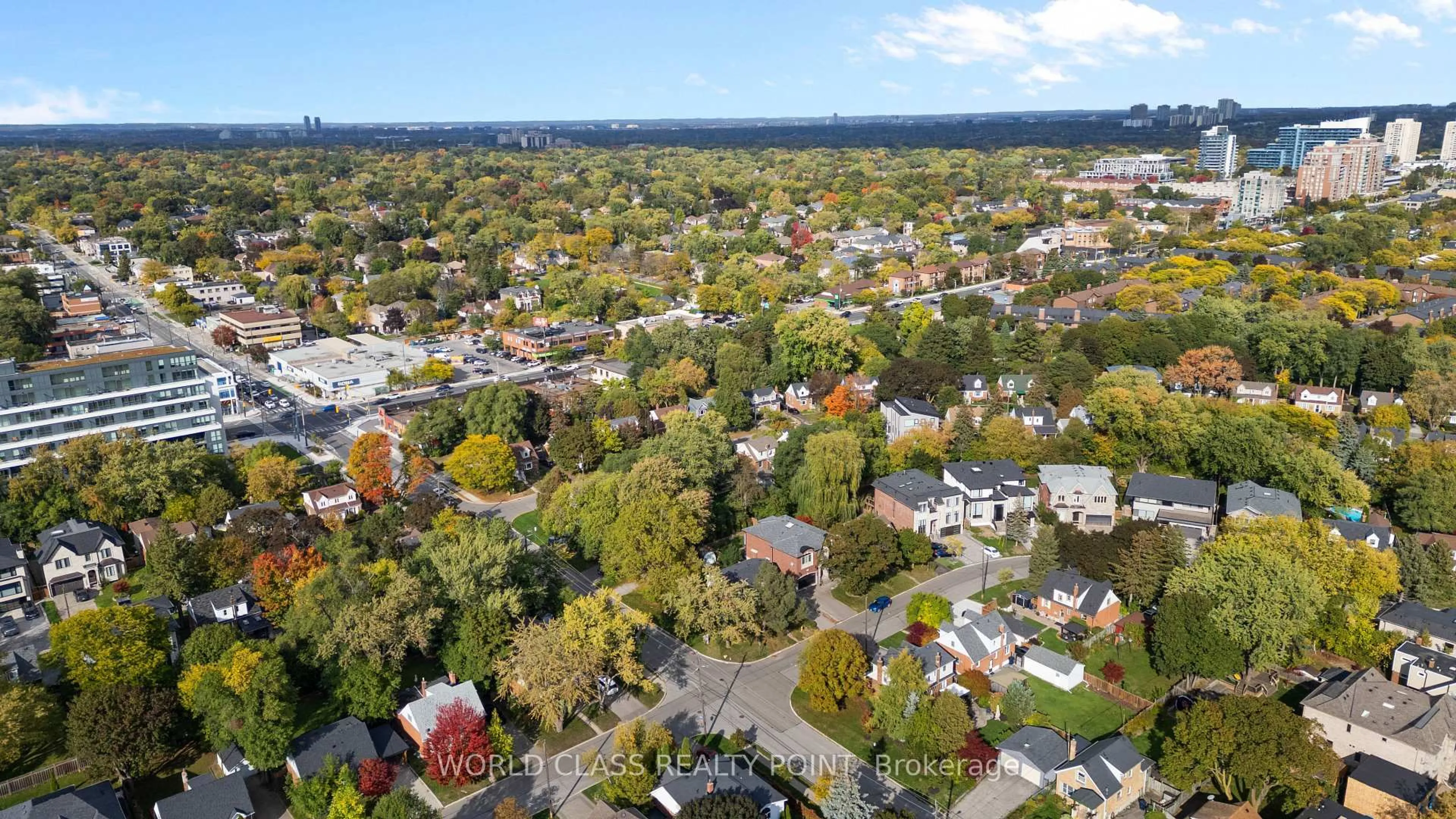A pic from outside/outdoor area/front of a property/back of a property/a pic from drone, street for 118 Anndale Dr, Toronto Ontario M2N 2X5