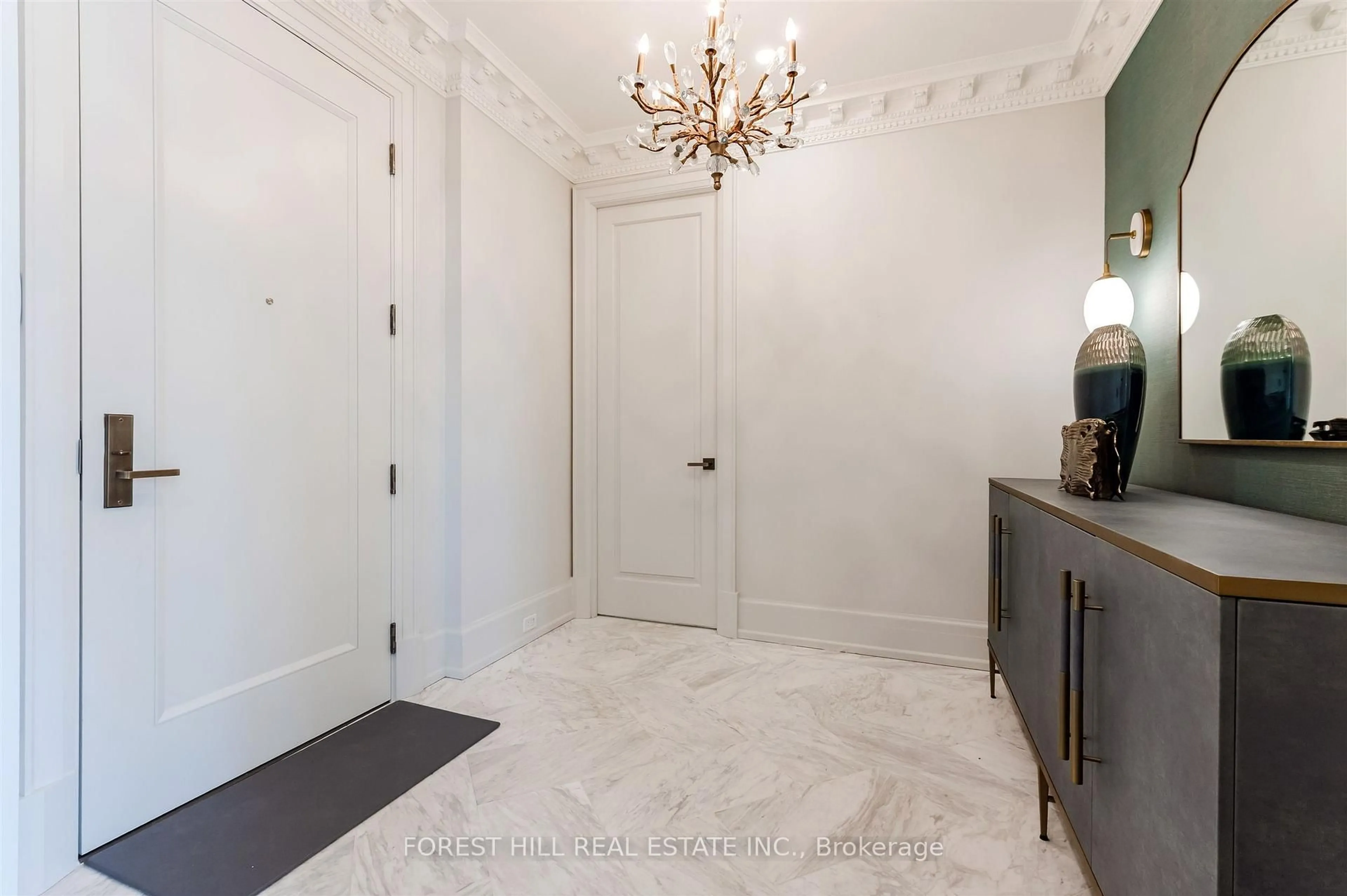 Indoor entryway for 128 Hazelton Ave #602, Toronto Ontario M5R 2E2