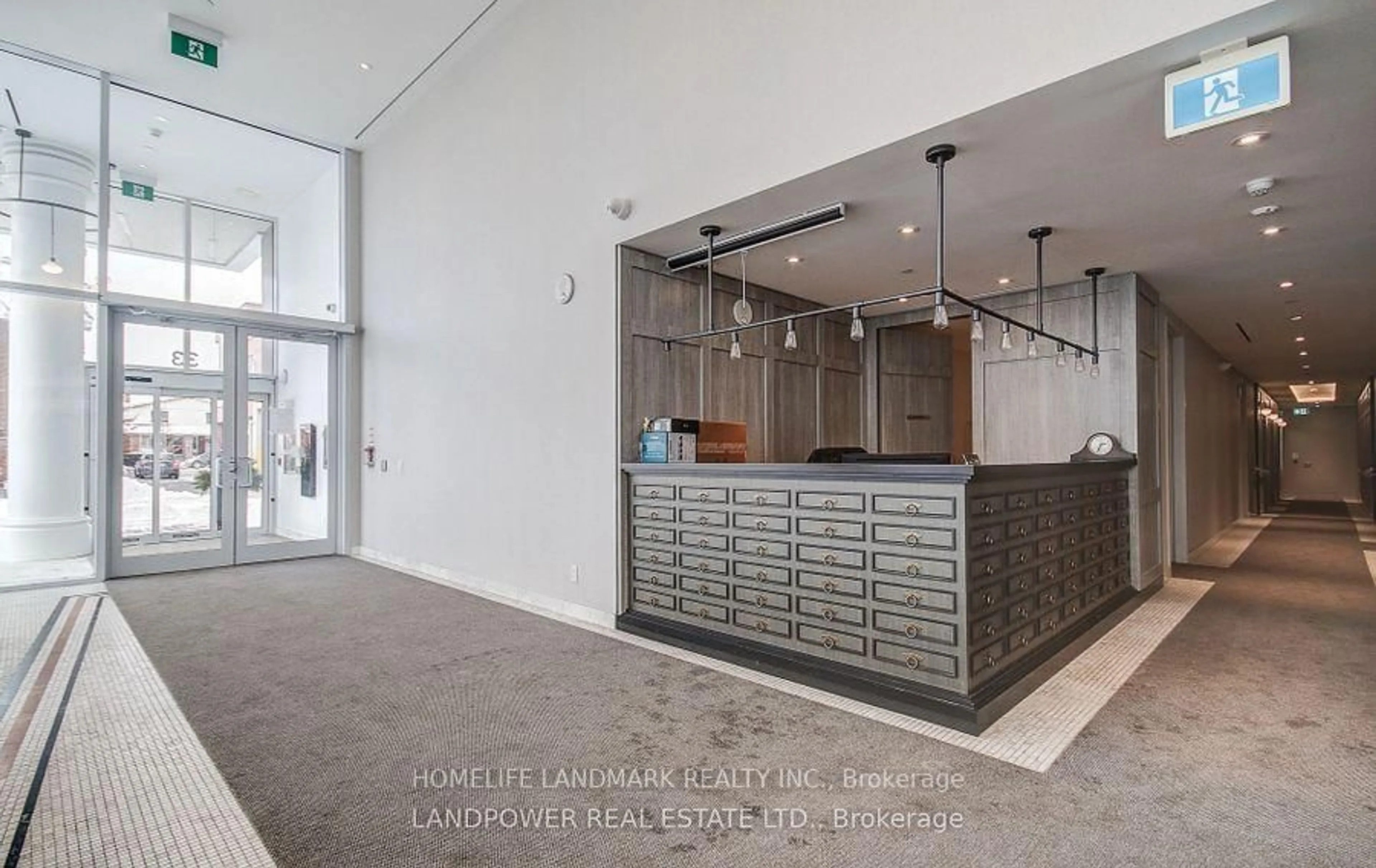 Indoor foyer for 33 Helendale Ave #1412, Toronto Ontario M4R 1C5