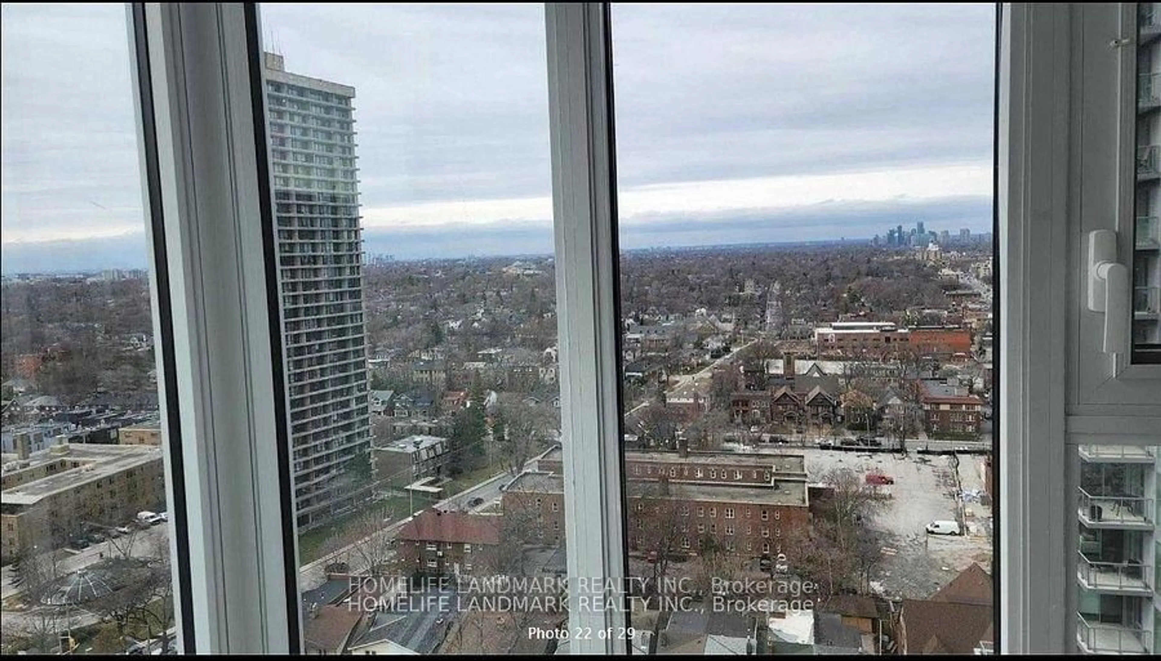 Blurry image for 33 Helendale Ave #1412, Toronto Ontario M4R 1C5